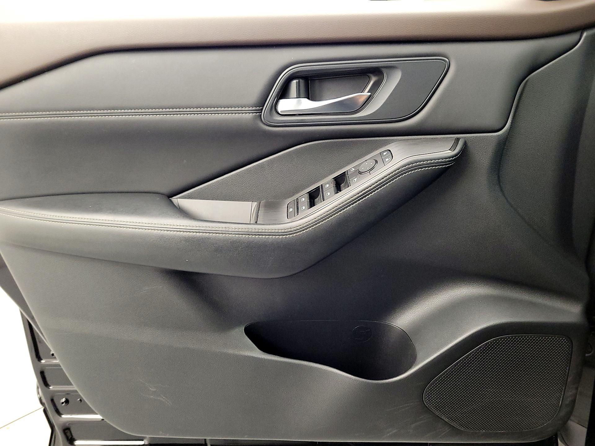 Thumbnail: 2023 Nissan Rogue - 12