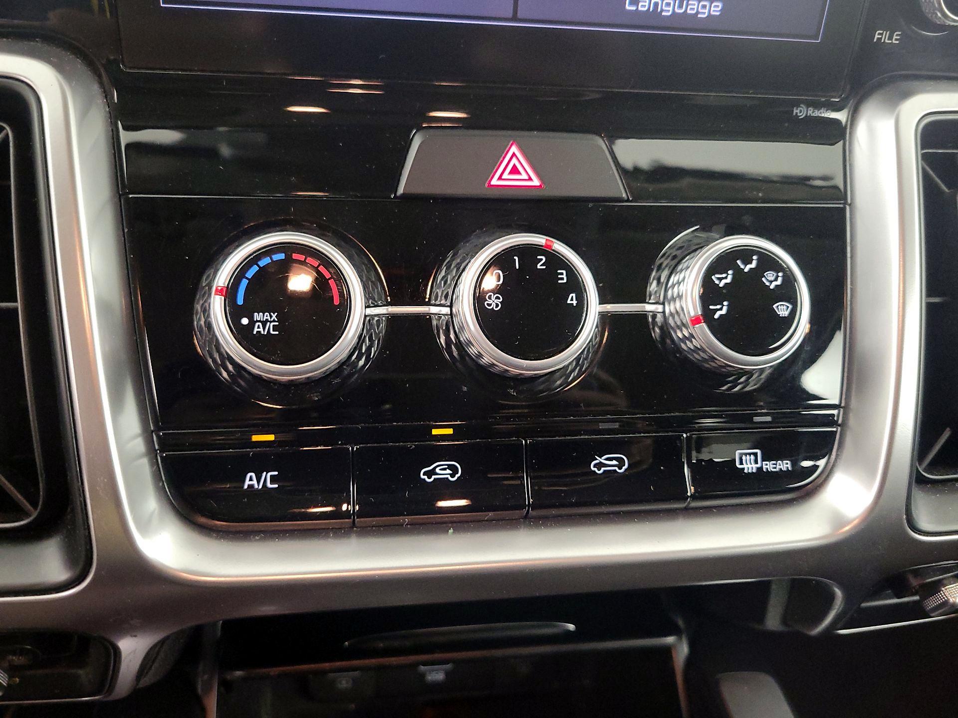 Thumbnail: 2022 Kia Sorento - 16