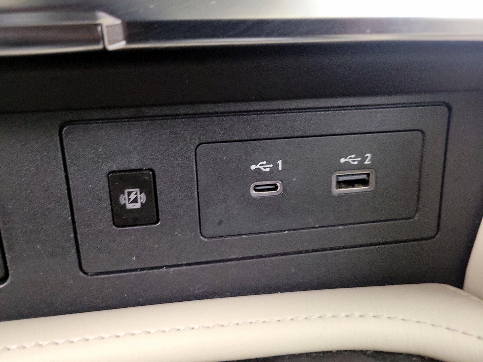 Thumbnail: 2022 INFINITI QX80 - 18