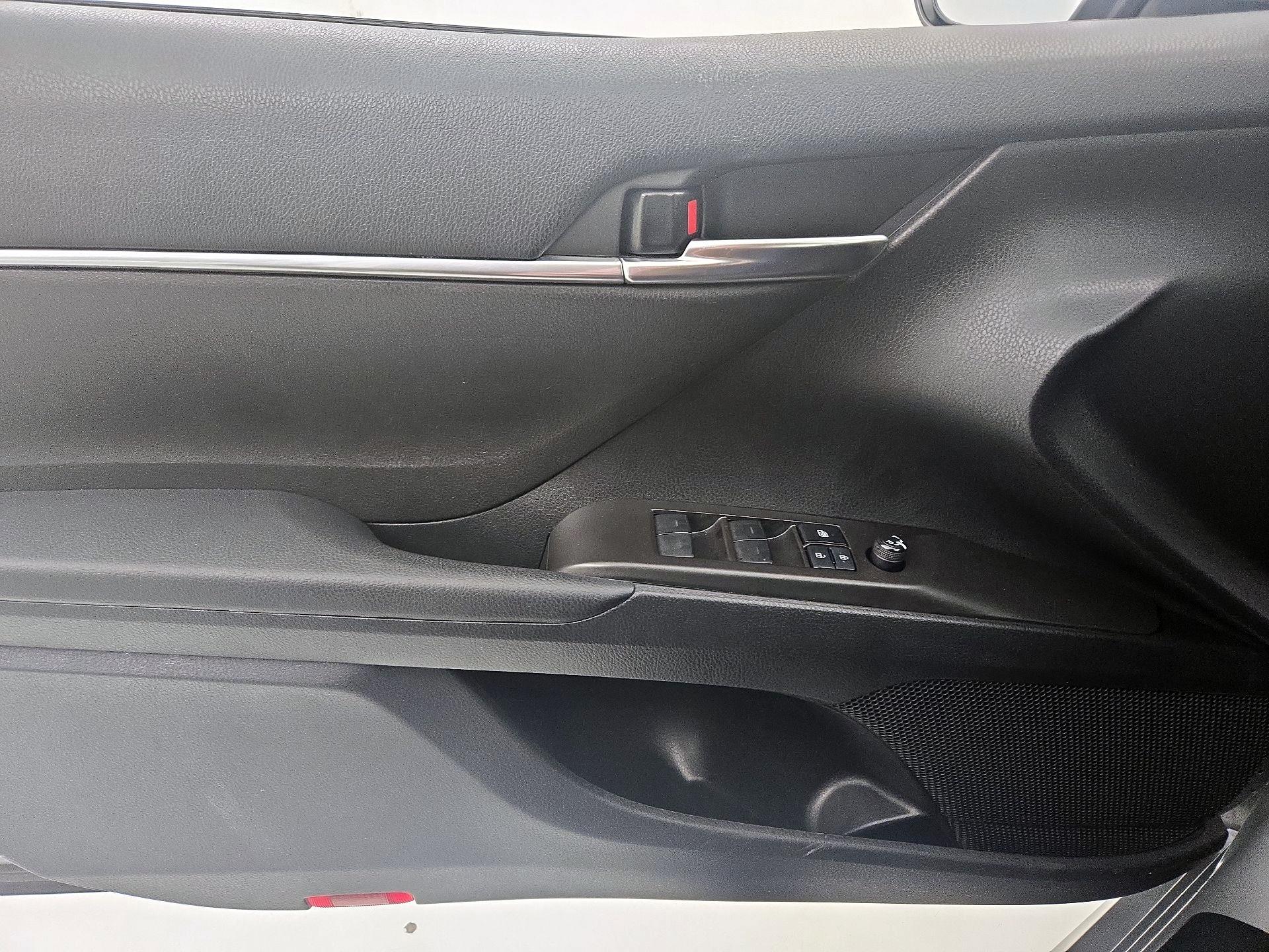 Thumbnail: 2022 Toyota Camry - 12