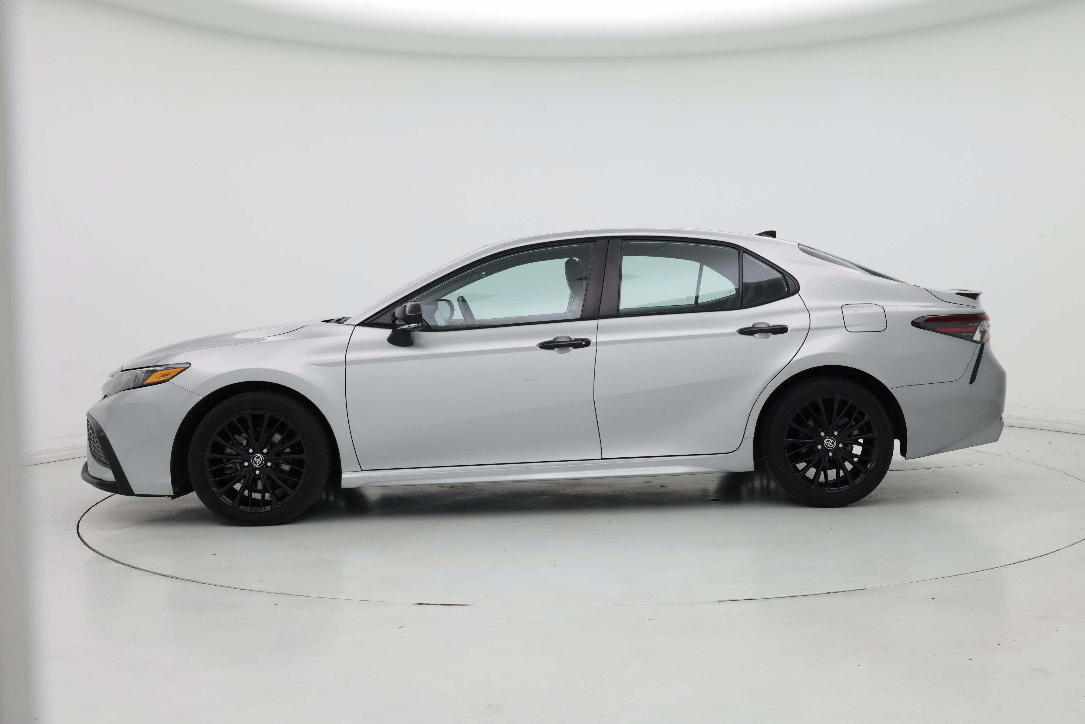 Thumbnail: 2022 Toyota Camry - 3