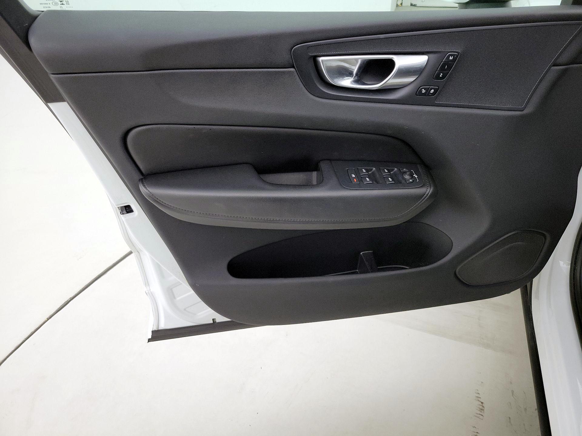 Thumbnail: 2023 Volvo XC60 - 12