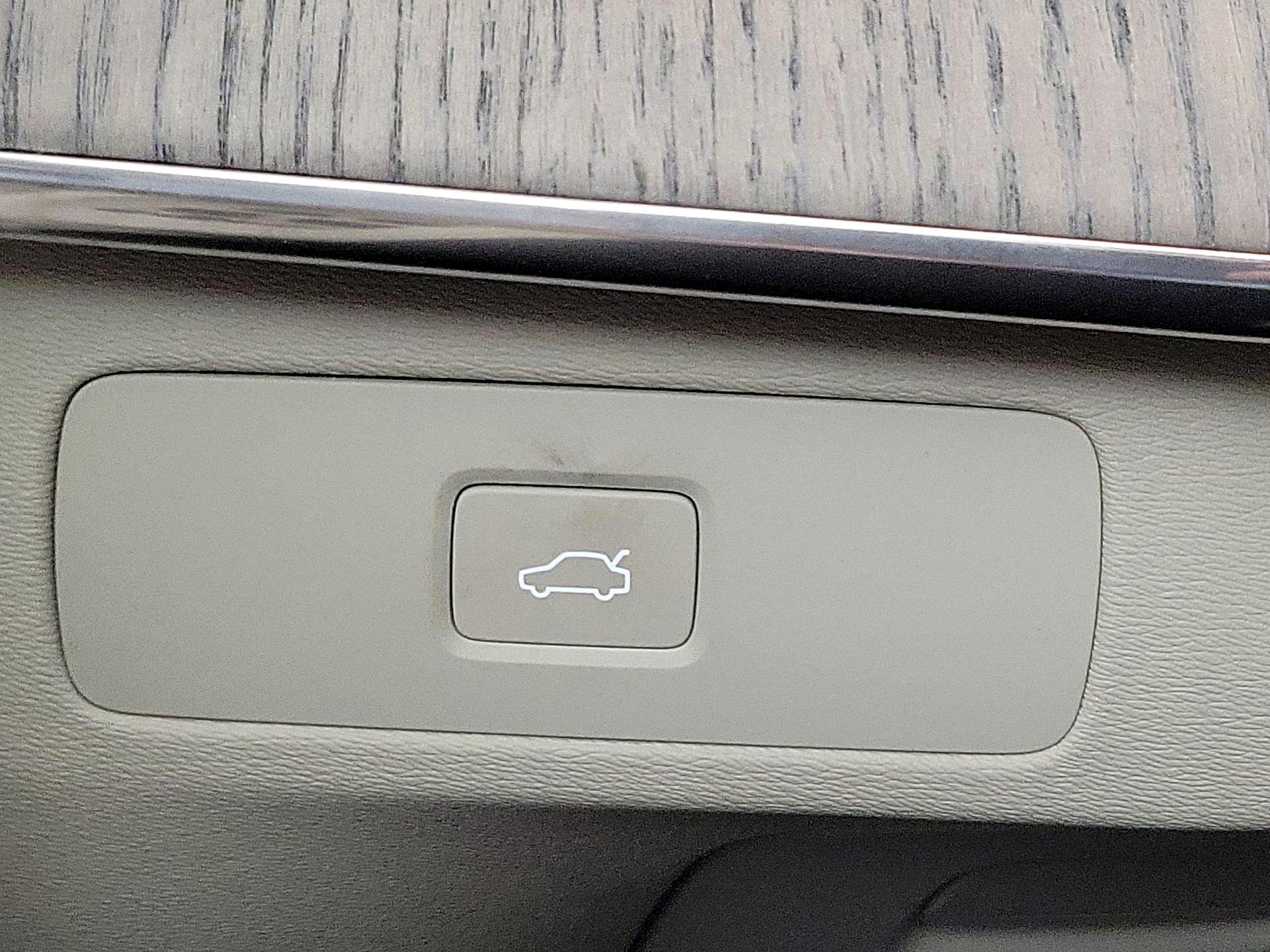 Thumbnail: 2023 Volvo XC90 - 13