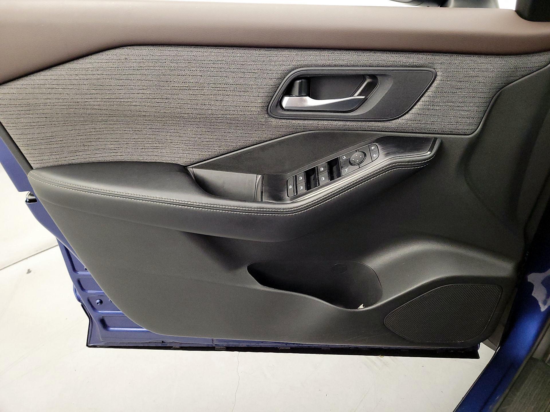 Thumbnail: 2023 Nissan Rogue - 12