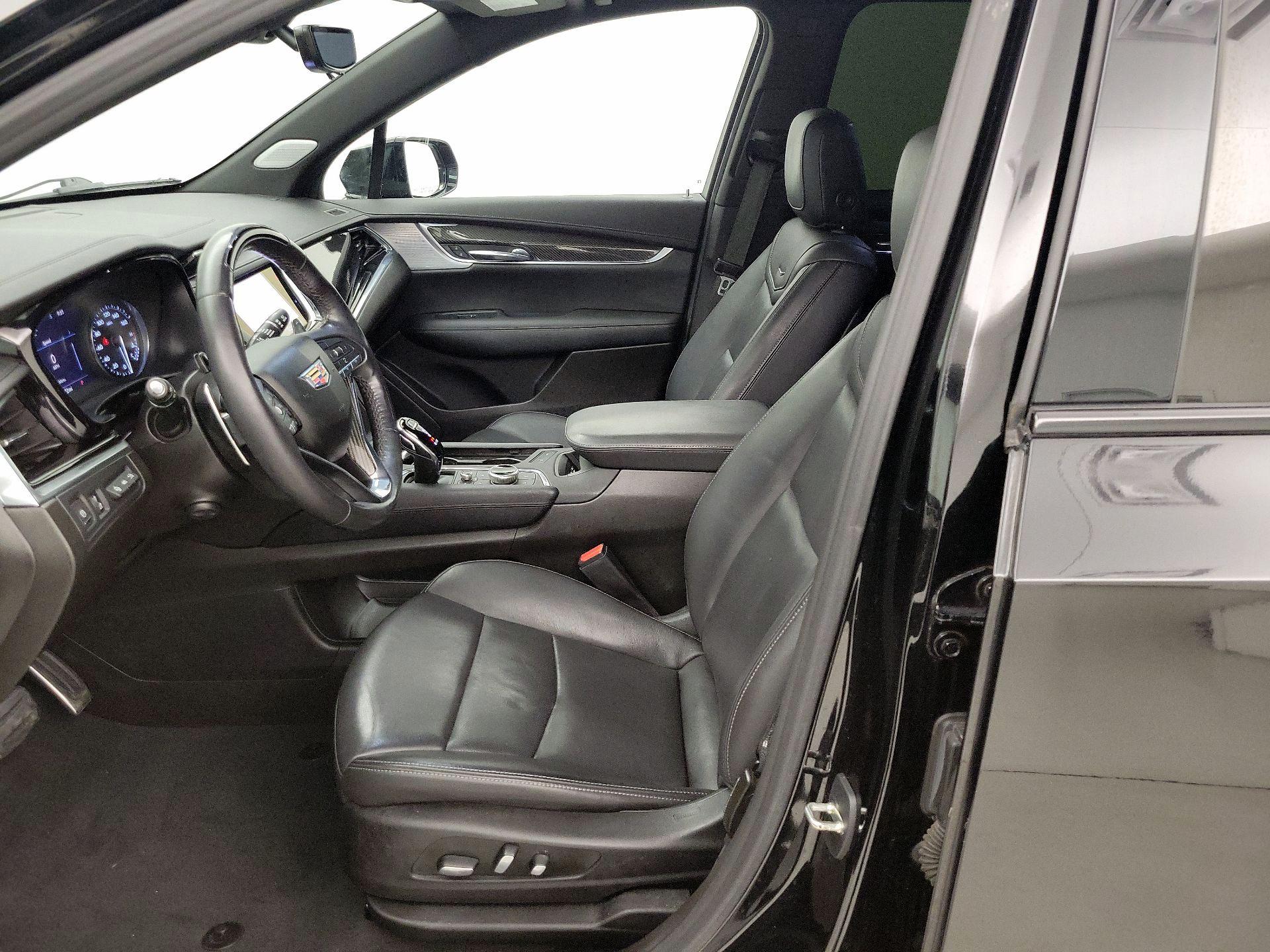 Thumbnail: 2023 Cadillac XT6 - 11