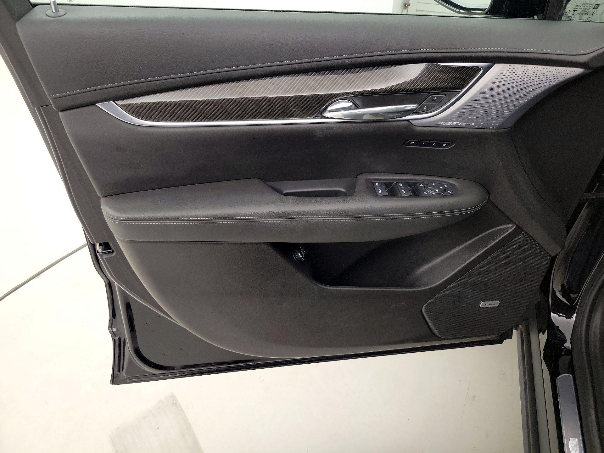 Thumbnail: 2023 Cadillac XT6 - 12