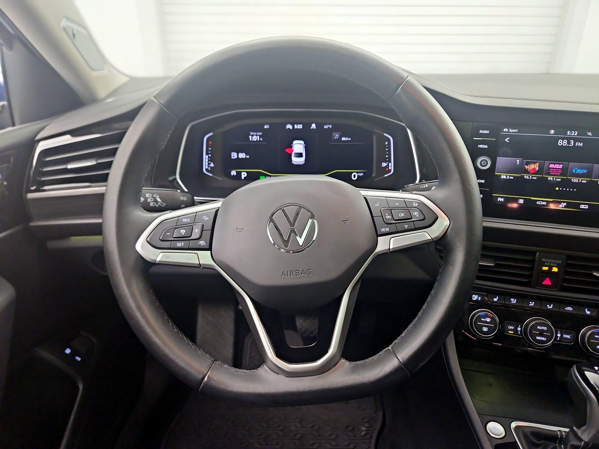 Thumbnail: 2023 Volkswagen Jetta - 10