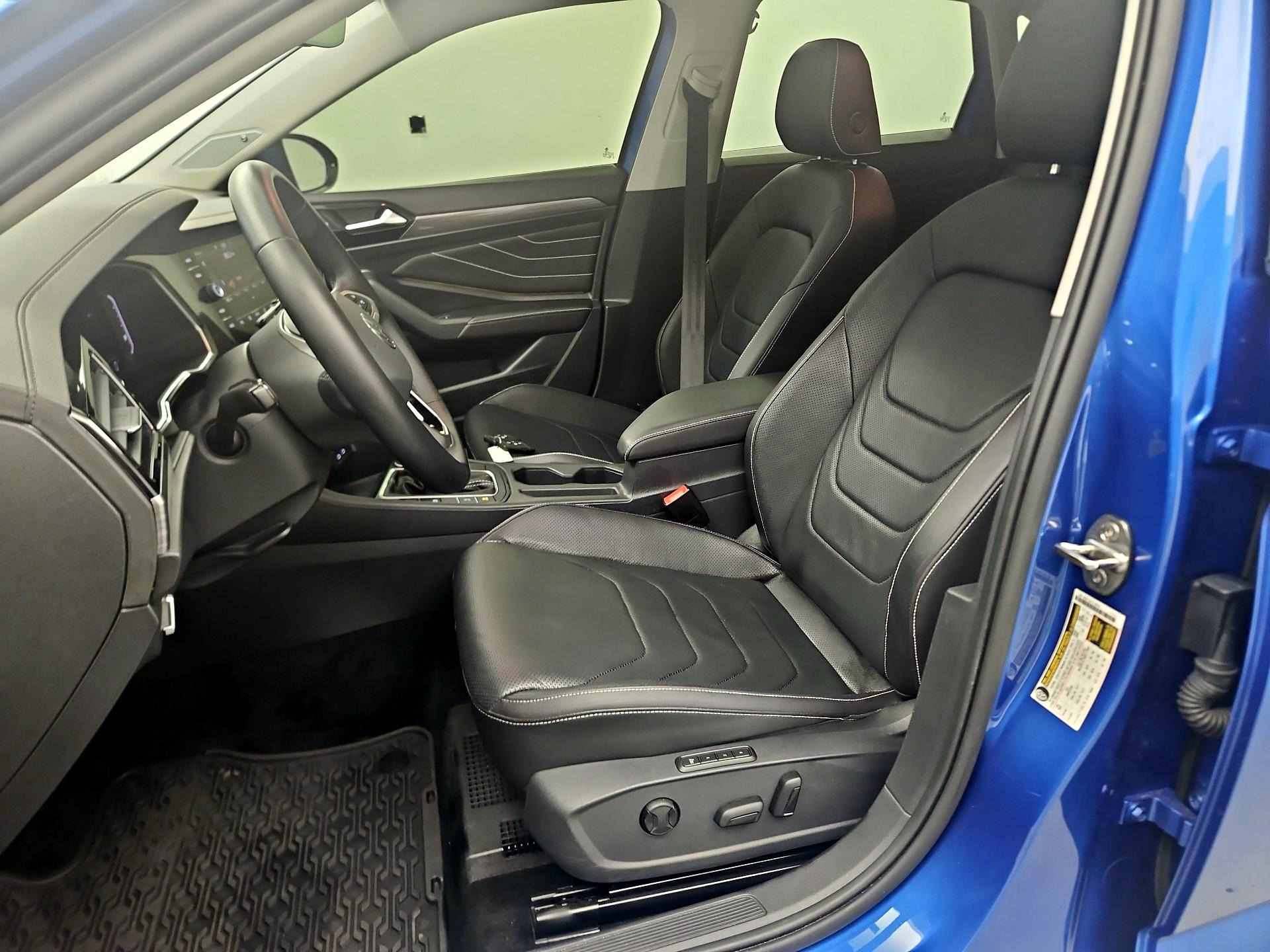 Thumbnail: 2023 Volkswagen Jetta - 11