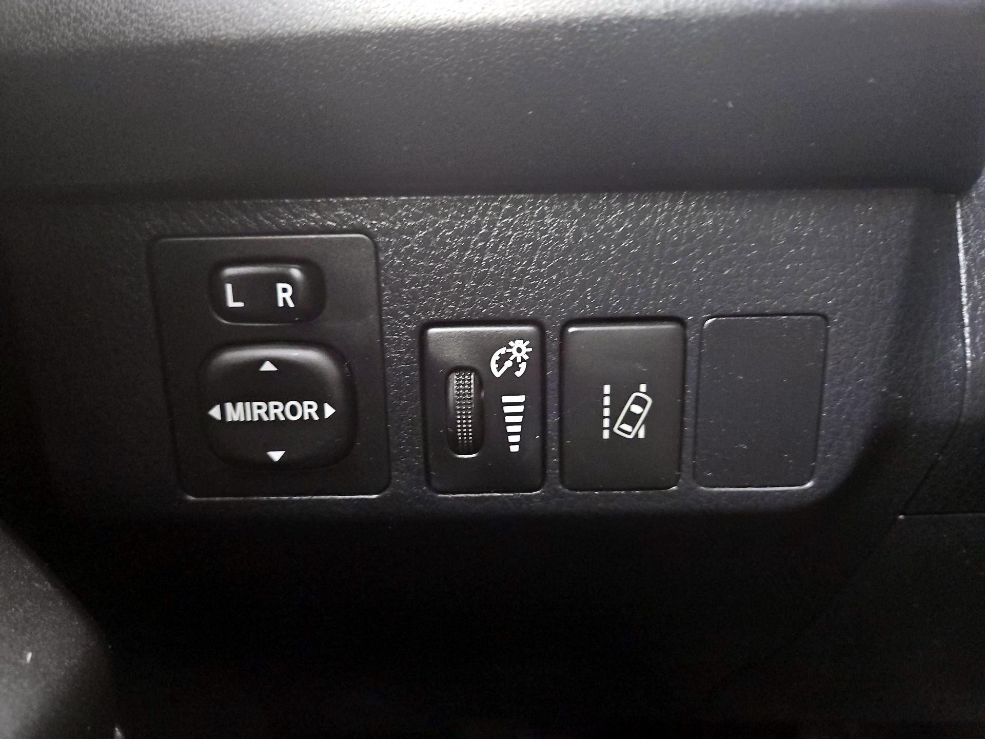 Thumbnail: 2018 Toyota RAV4 - 13