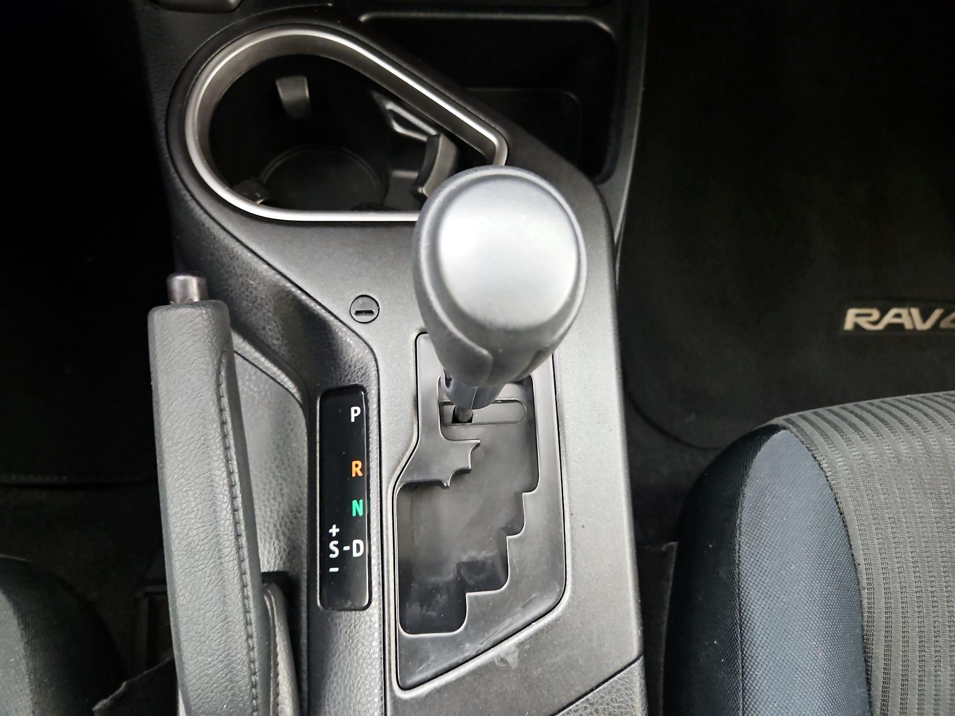 Thumbnail: 2018 Toyota RAV4 - 17