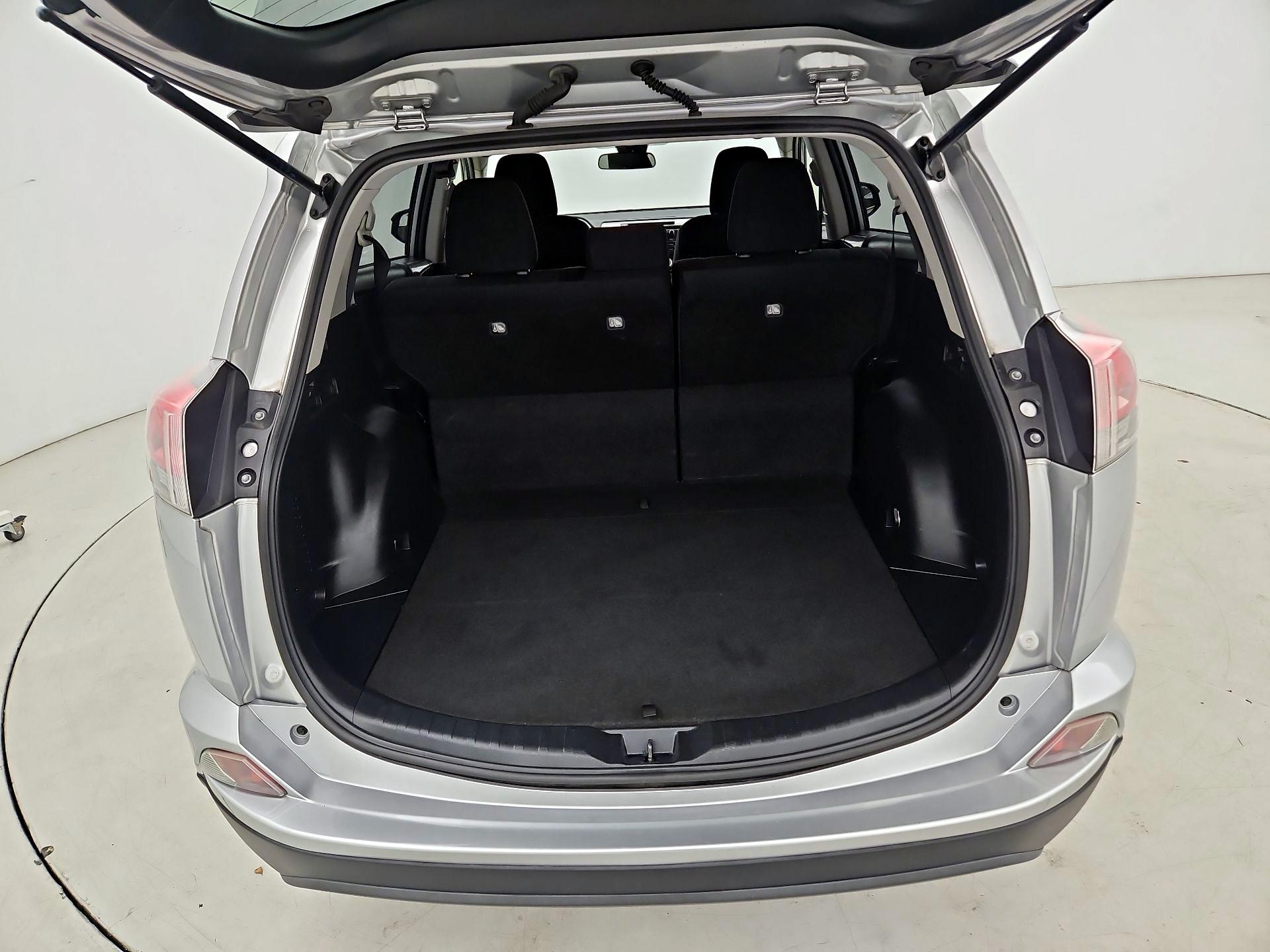 Thumbnail: 2018 Toyota RAV4 - 20