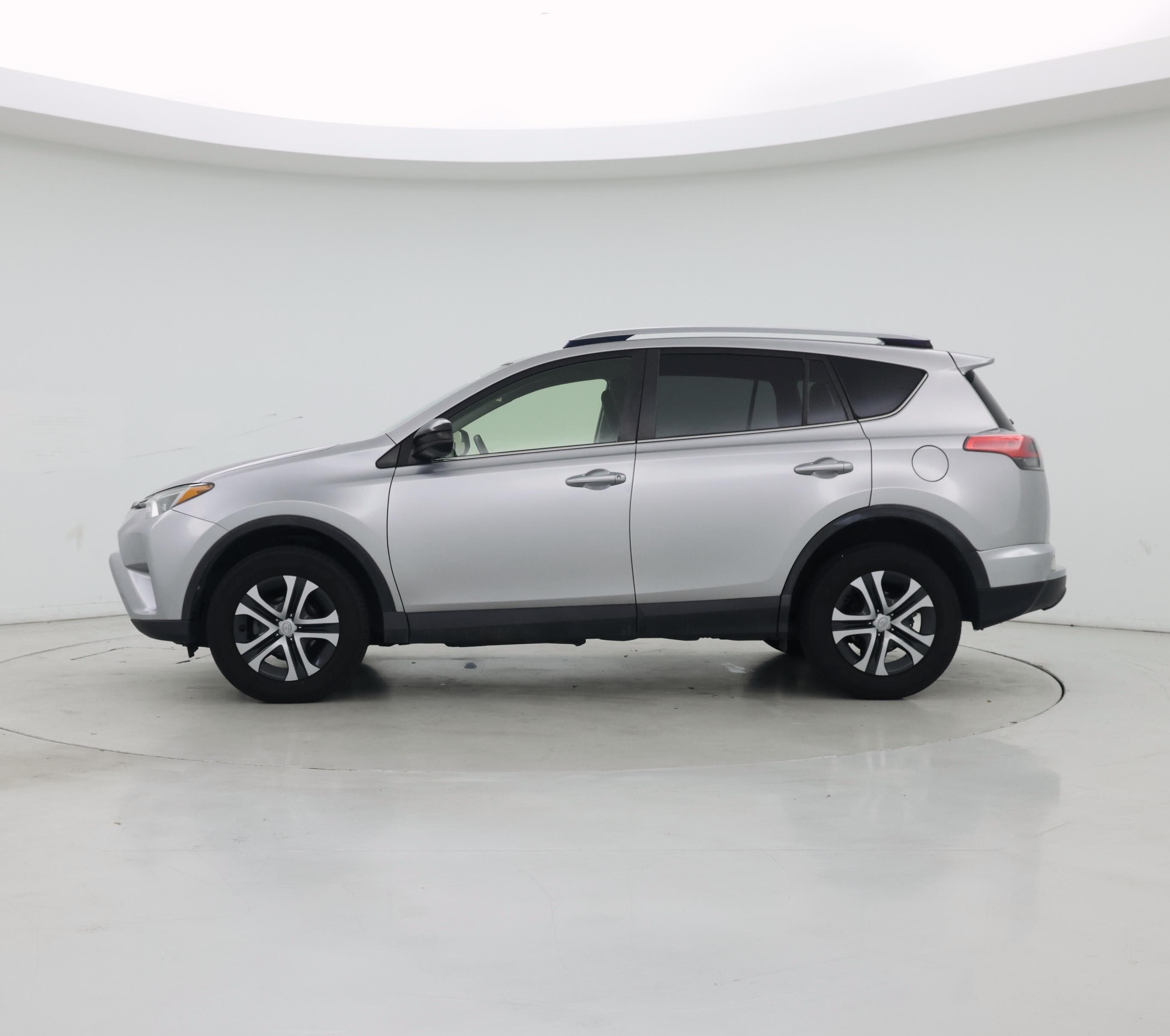 Thumbnail: 2018 Toyota RAV4 - 3