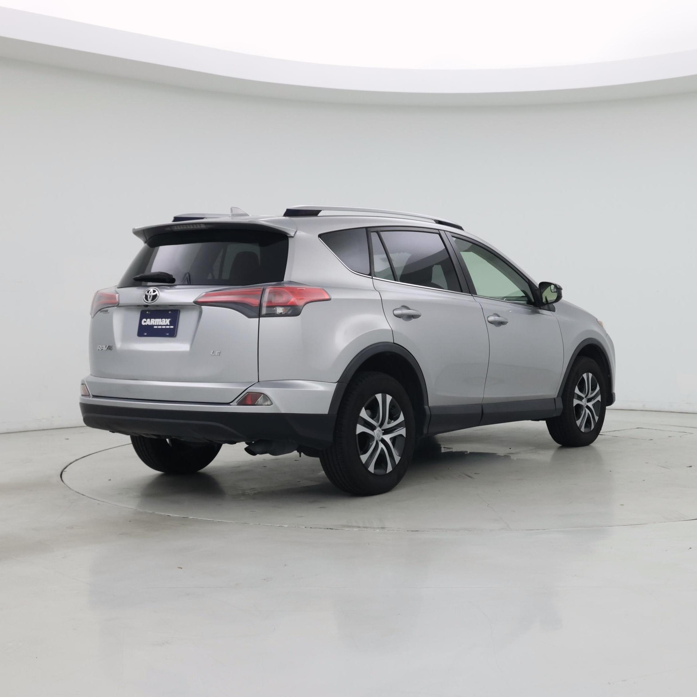 Thumbnail: 2018 Toyota RAV4 - 8