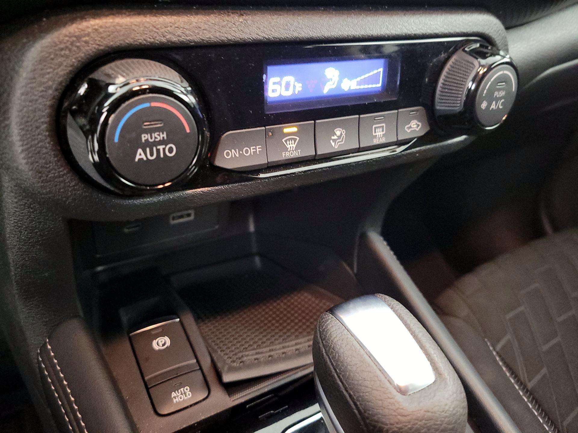 Thumbnail: 2021 Nissan Kicks - 14