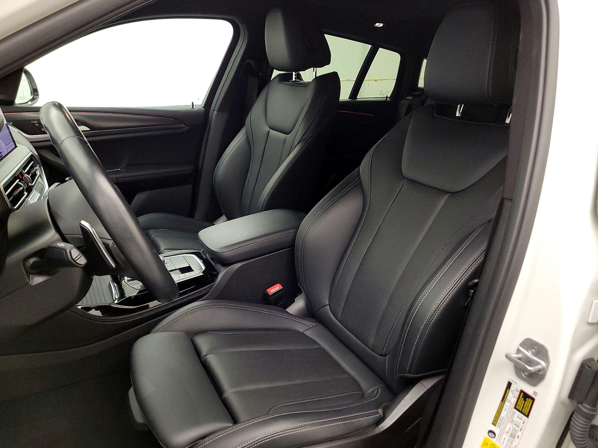 Thumbnail: 2023 BMW X4 - 11