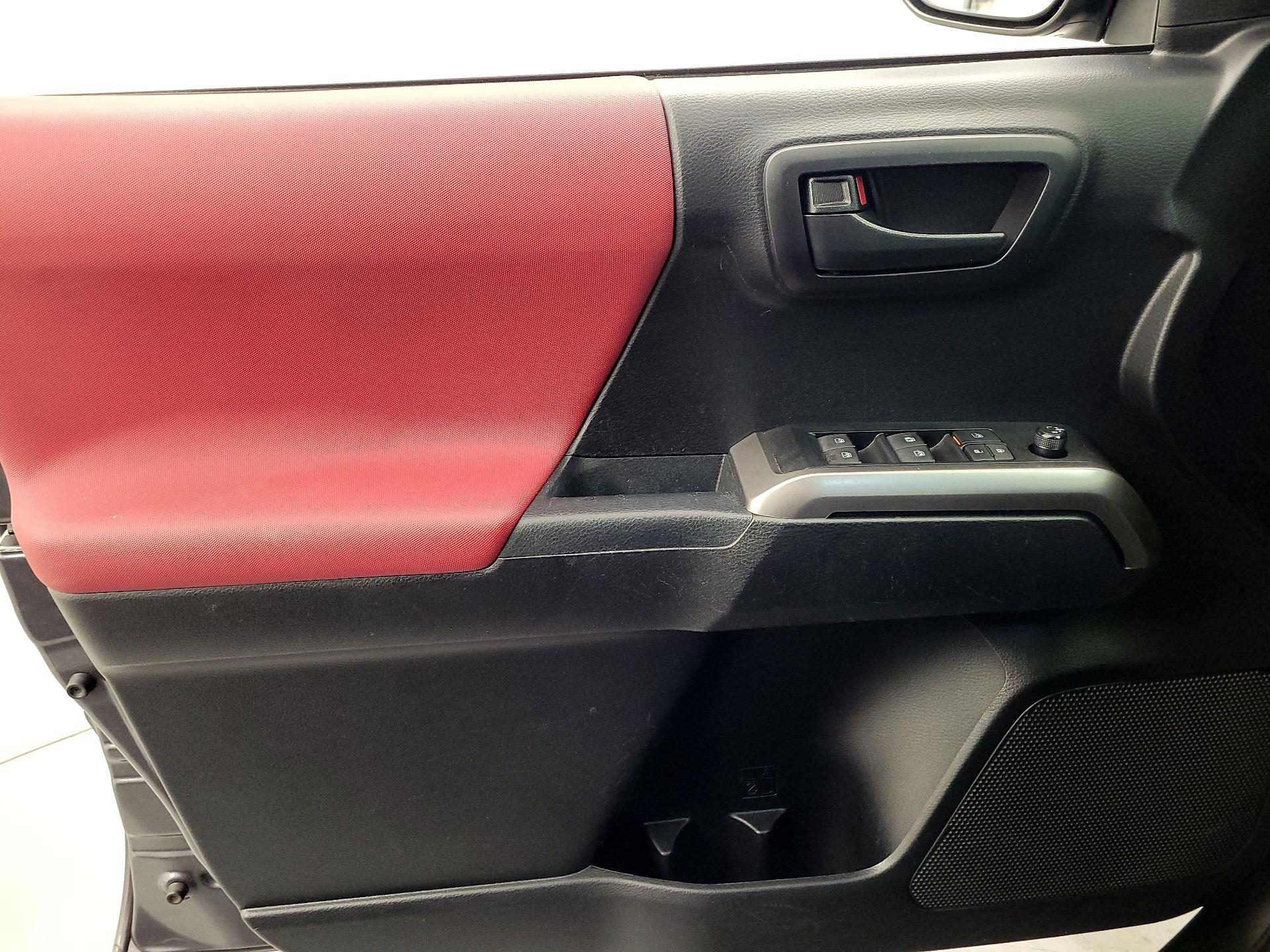 Thumbnail: 2021 Toyota Tacoma - 12