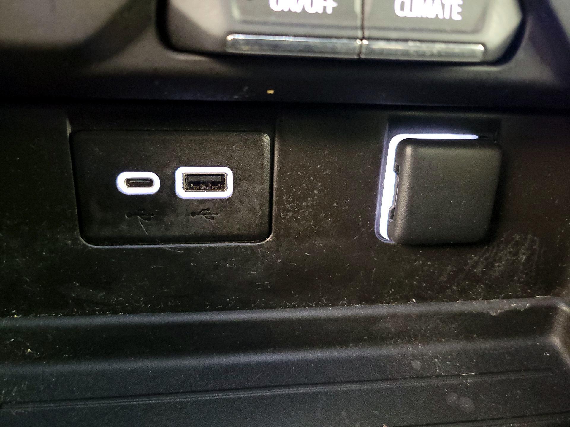 Thumbnail: 2022 Chevrolet Tahoe - 18