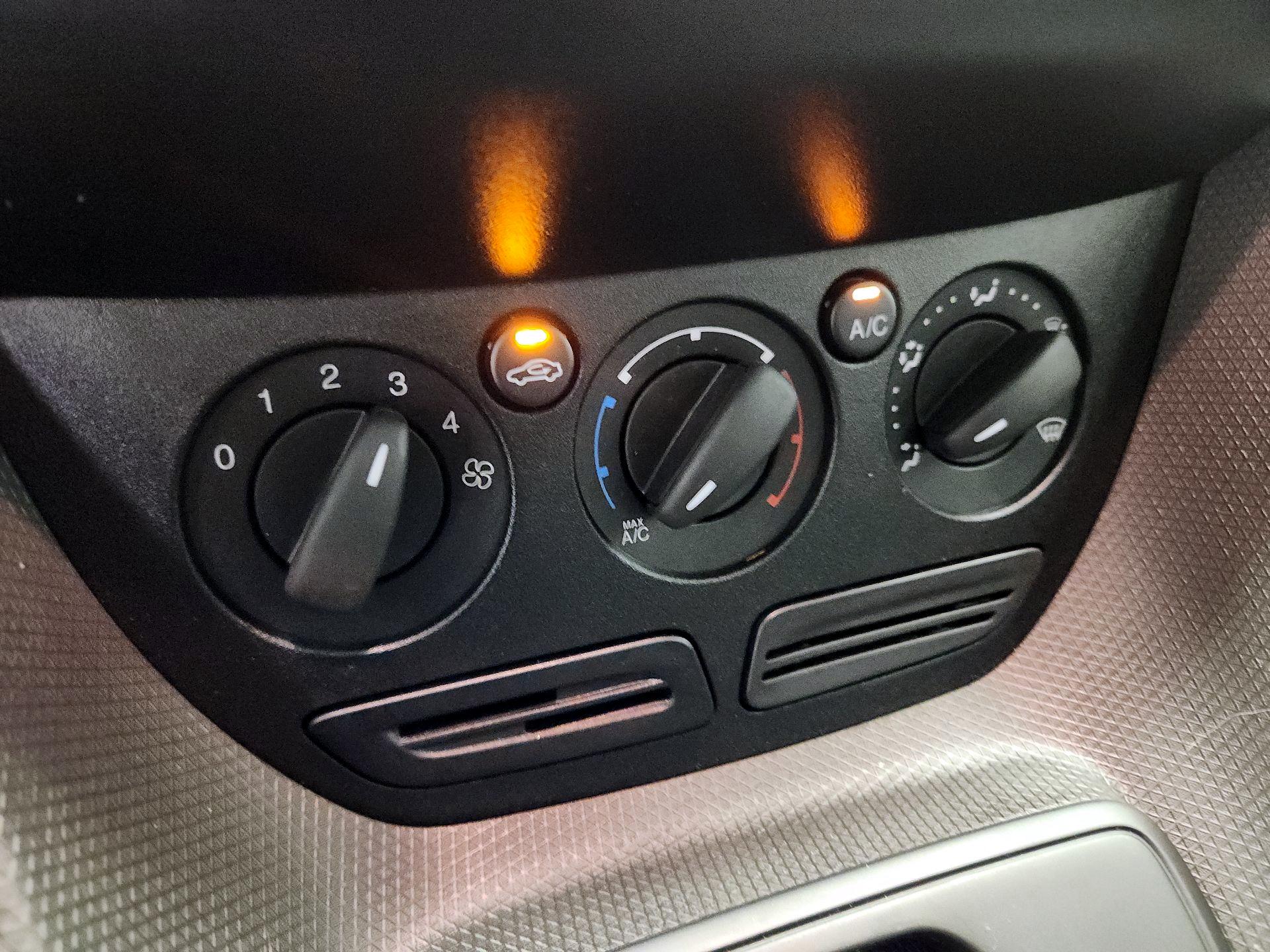 Thumbnail: 2016 Ford Transit Series - 15