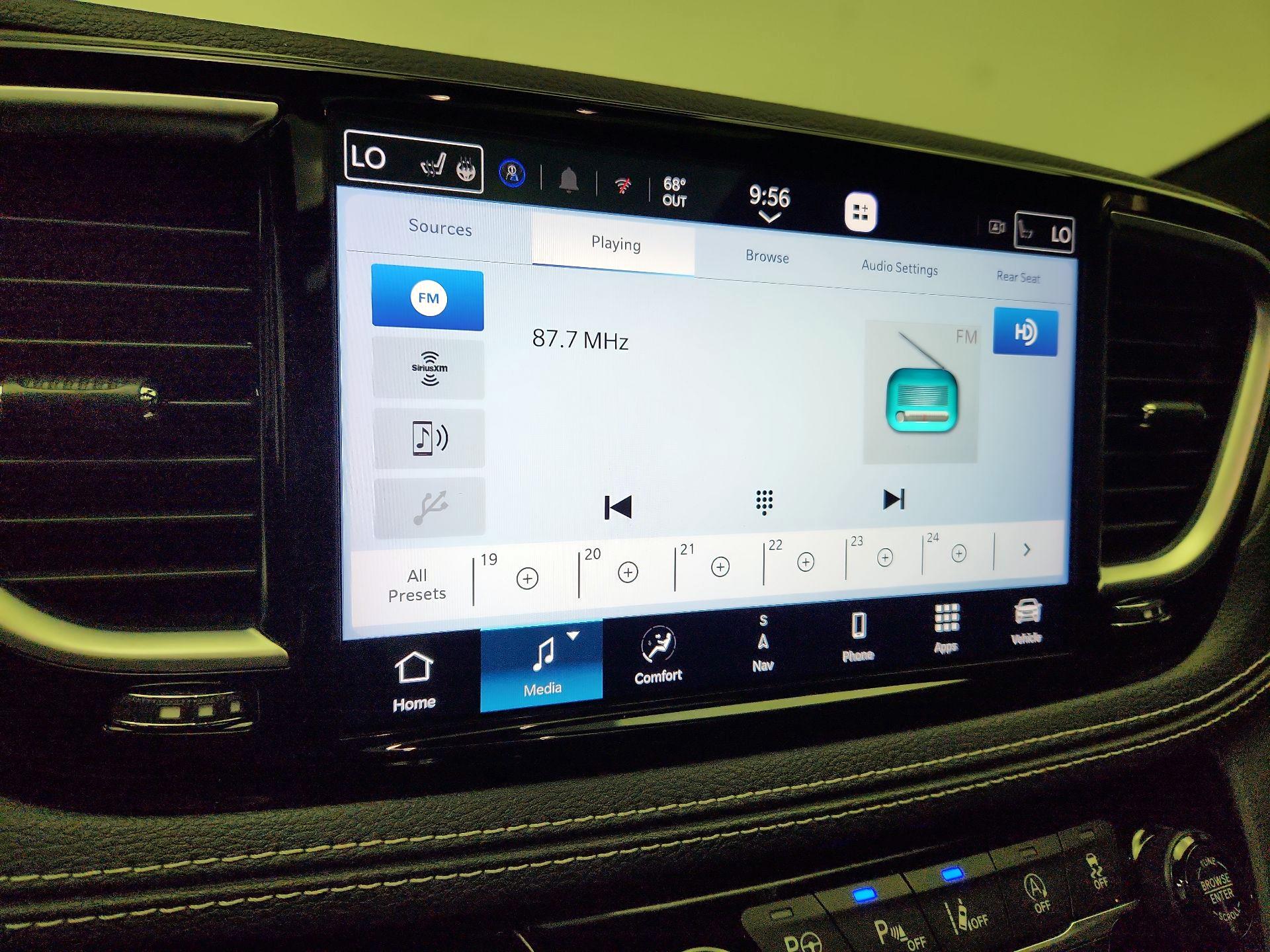 Thumbnail: 2021 Chrysler Pacifica - 16