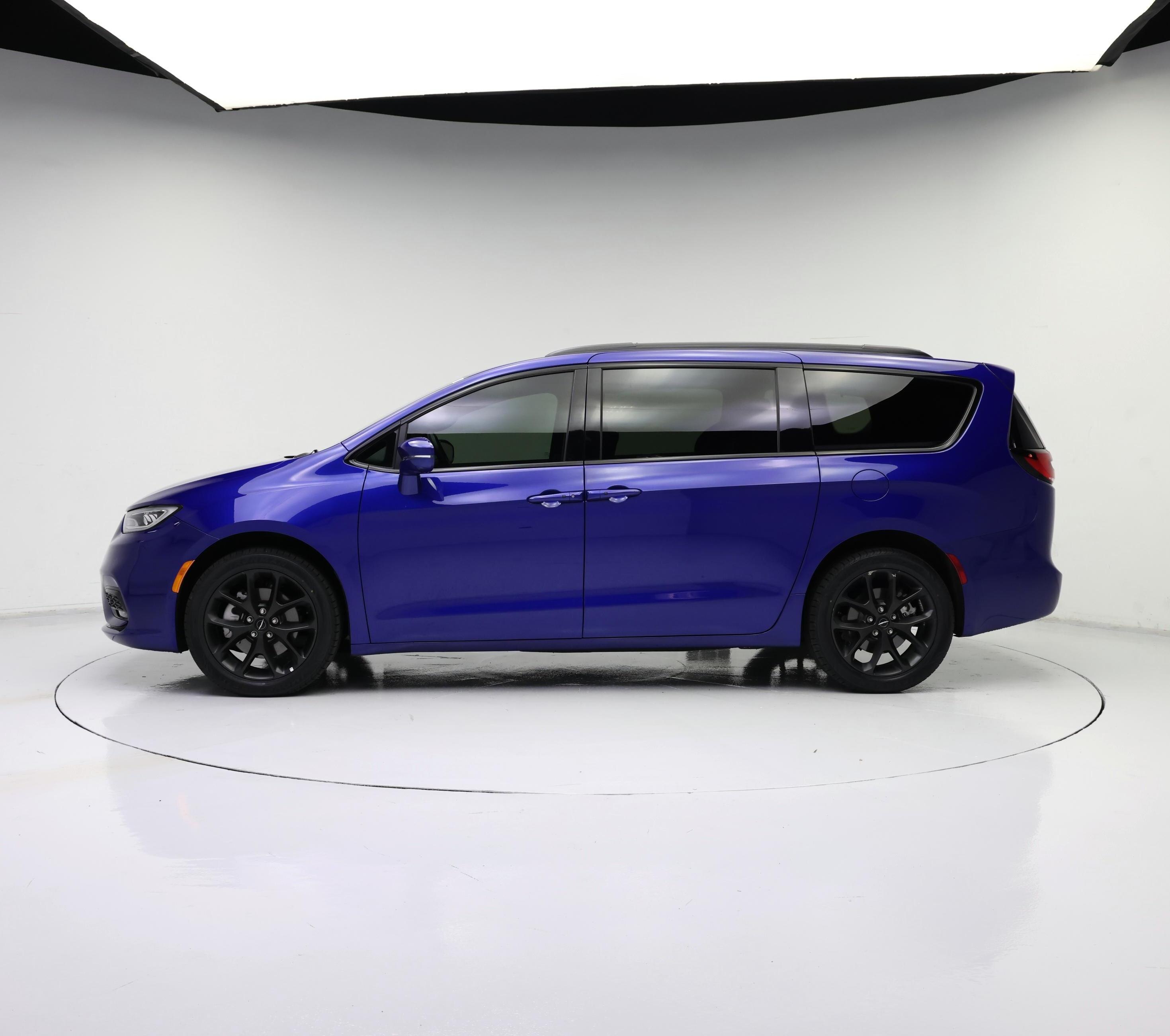 Thumbnail: 2021 Chrysler Pacifica - 3