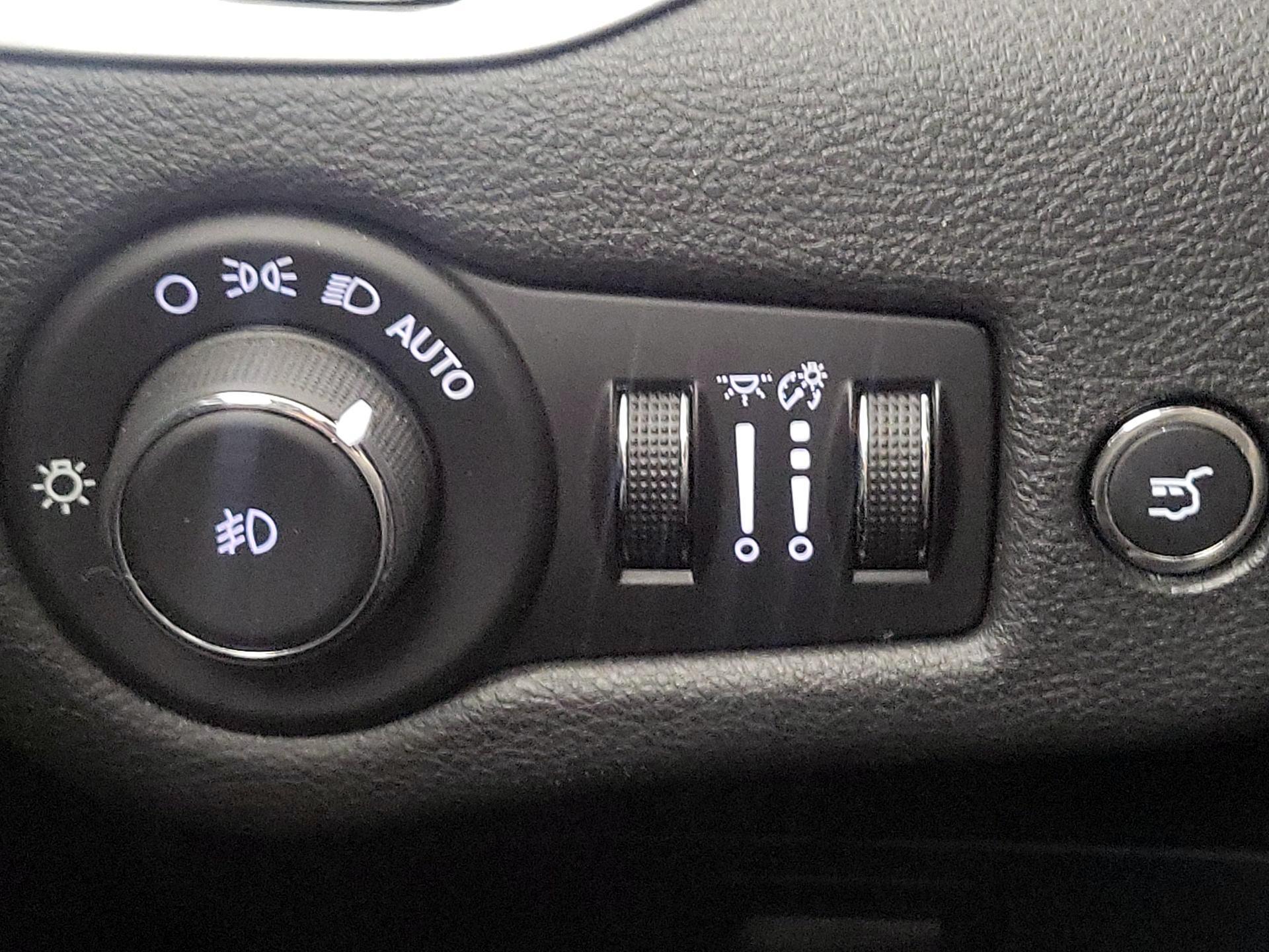 Thumbnail: 2014 Jeep Cherokee - 13