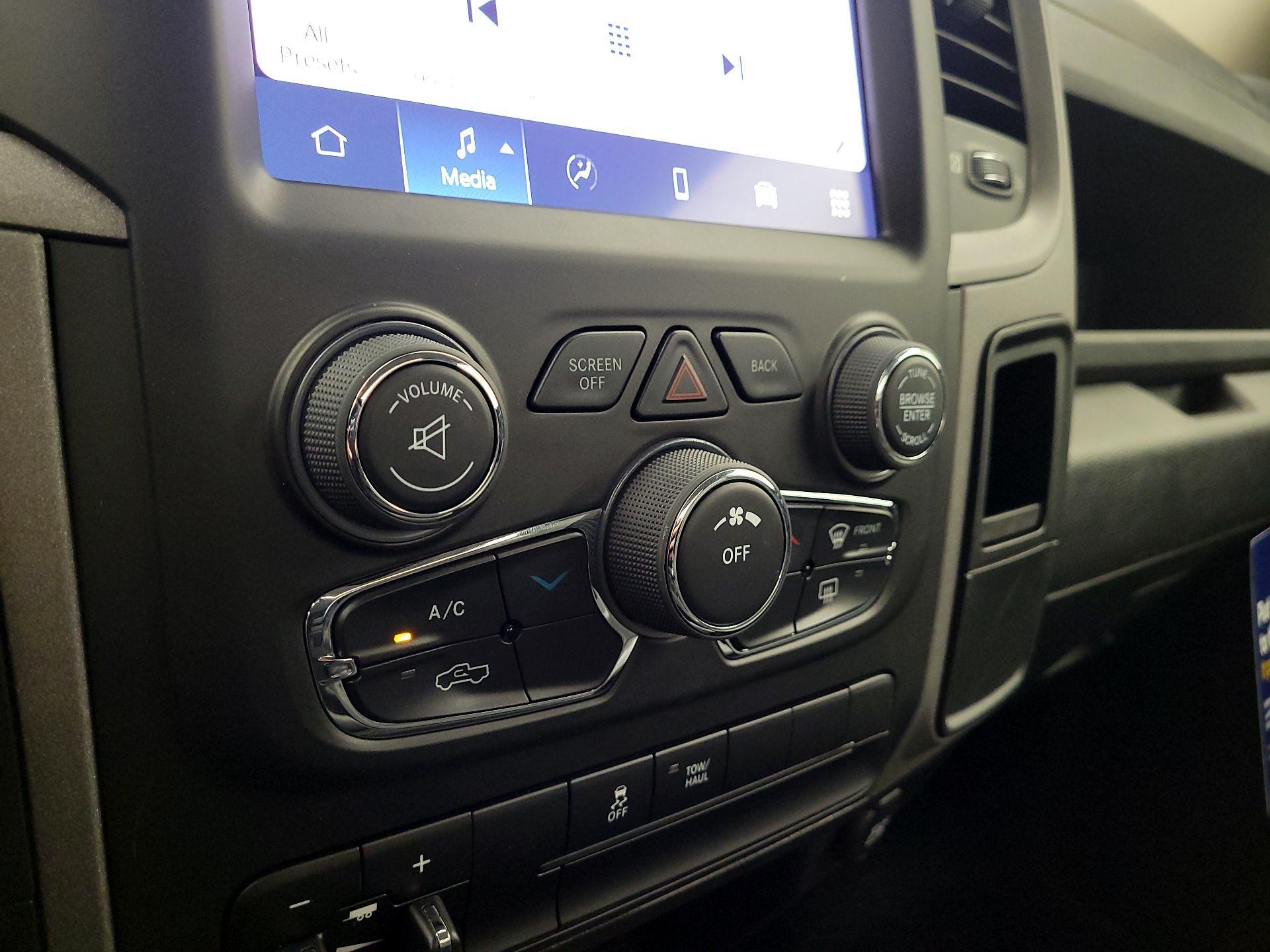 Thumbnail: 2023 RAM 1500 Classic - 16