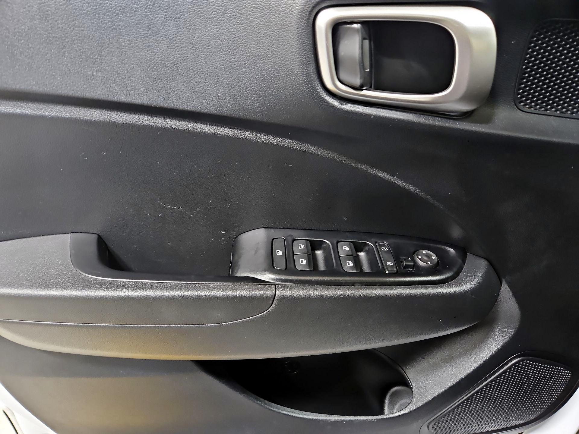 Thumbnail: 2023 Hyundai Venue - 12