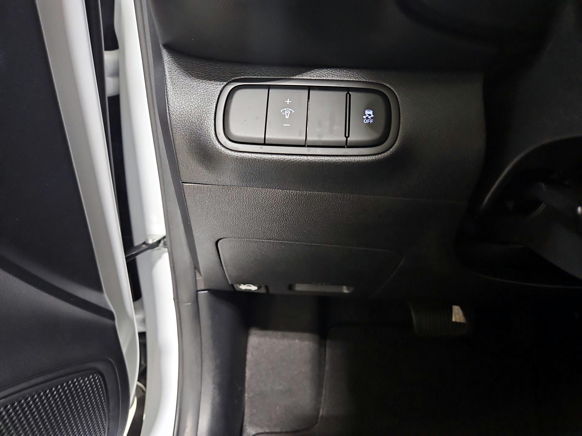 Thumbnail: 2023 Hyundai Venue - 13