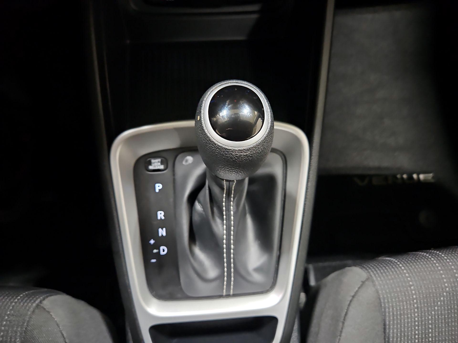 Thumbnail: 2023 Hyundai Venue - 17