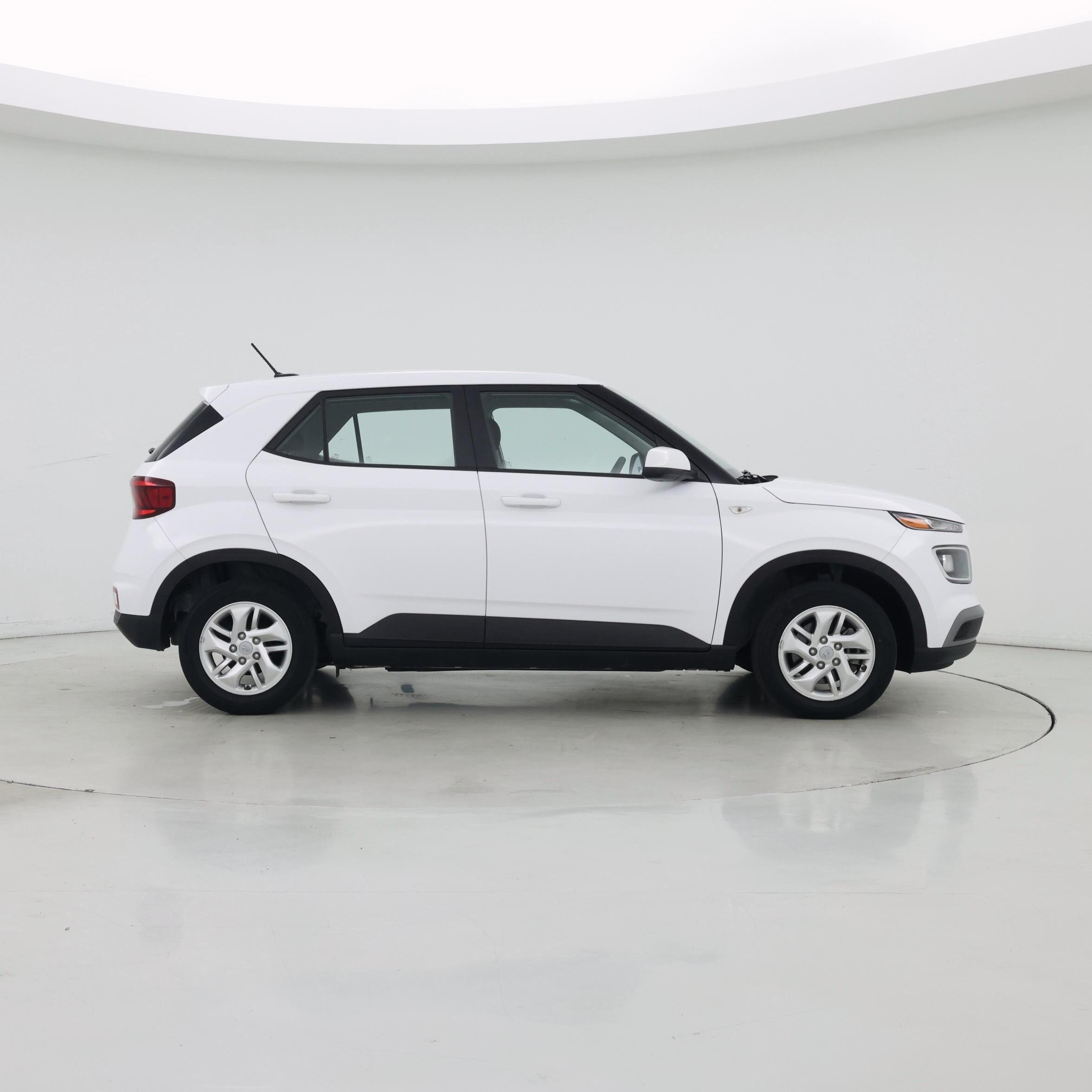 Thumbnail: 2023 Hyundai Venue - 7