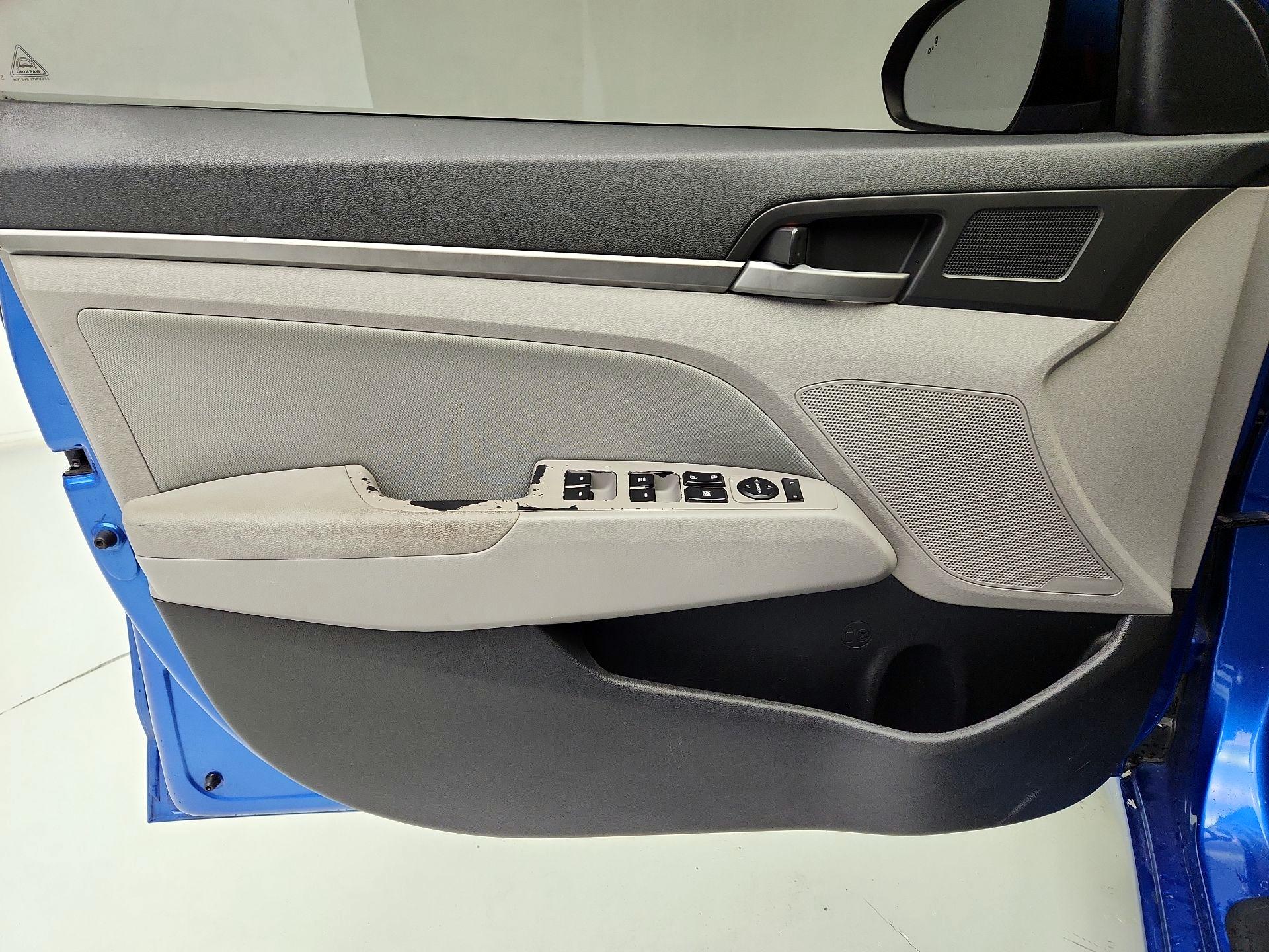 Thumbnail: 2018 Hyundai Elantra - 12