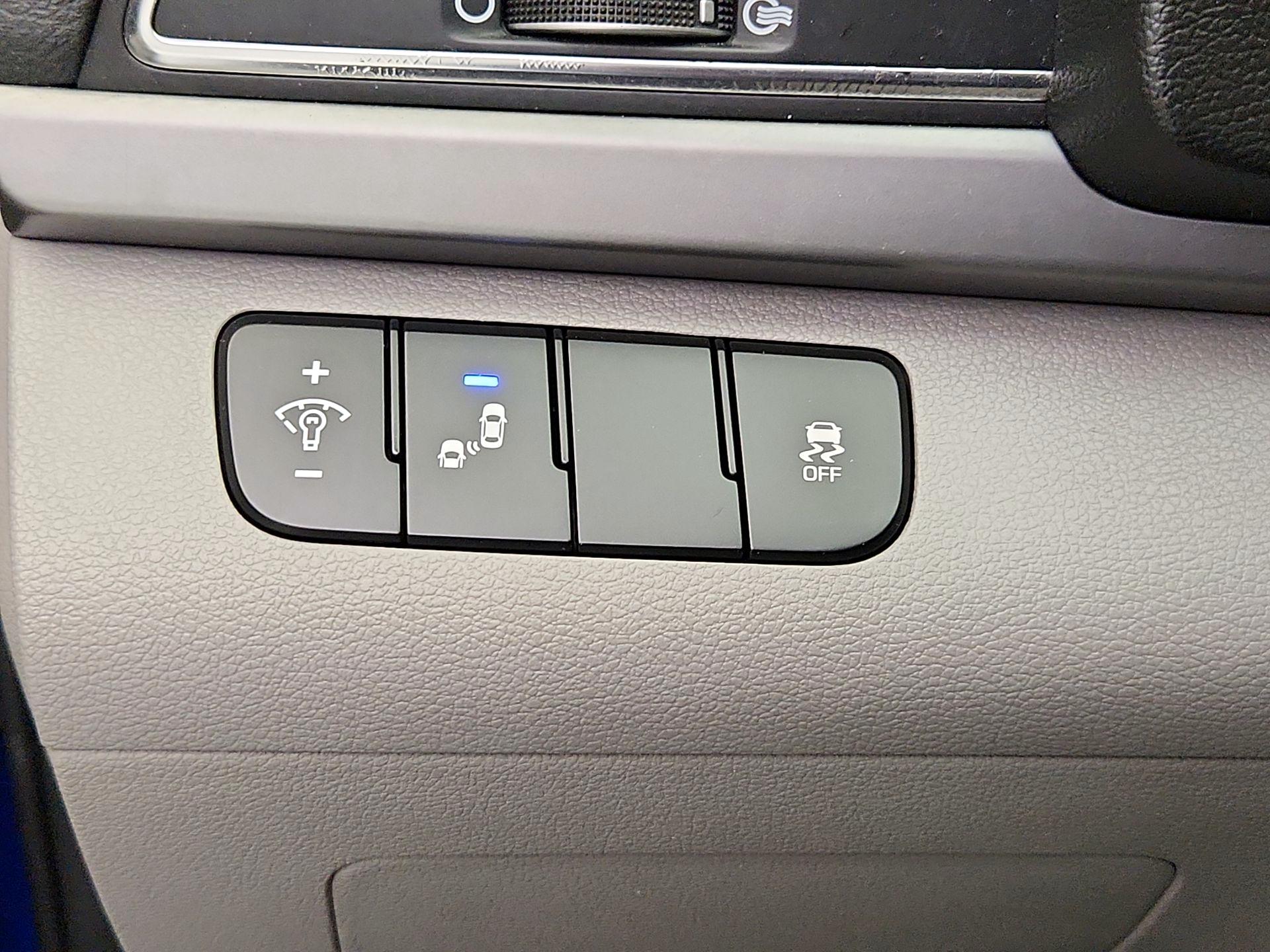 Thumbnail: 2018 Hyundai Elantra - 13