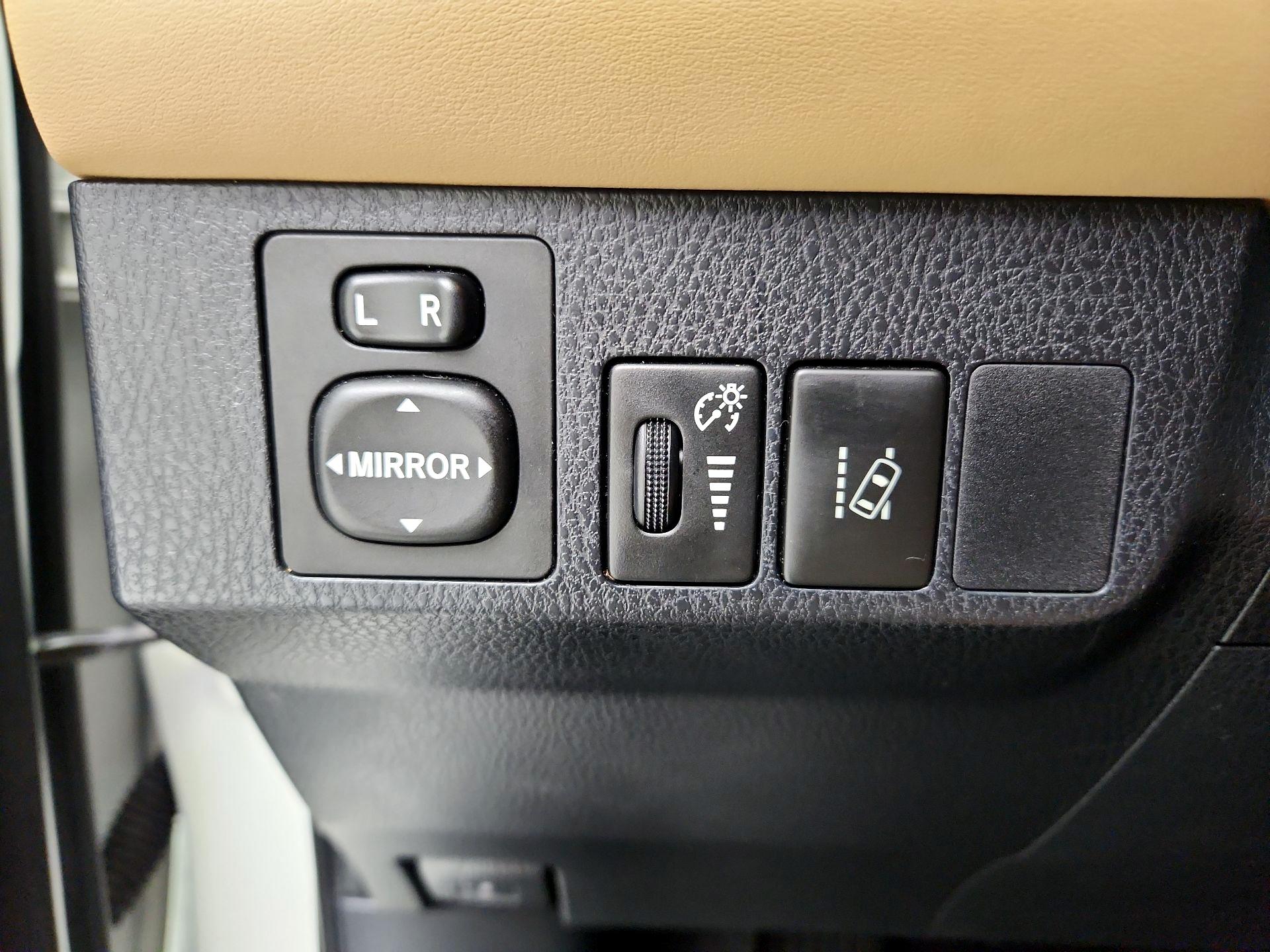 Thumbnail: 2017 Toyota RAV4 - 13