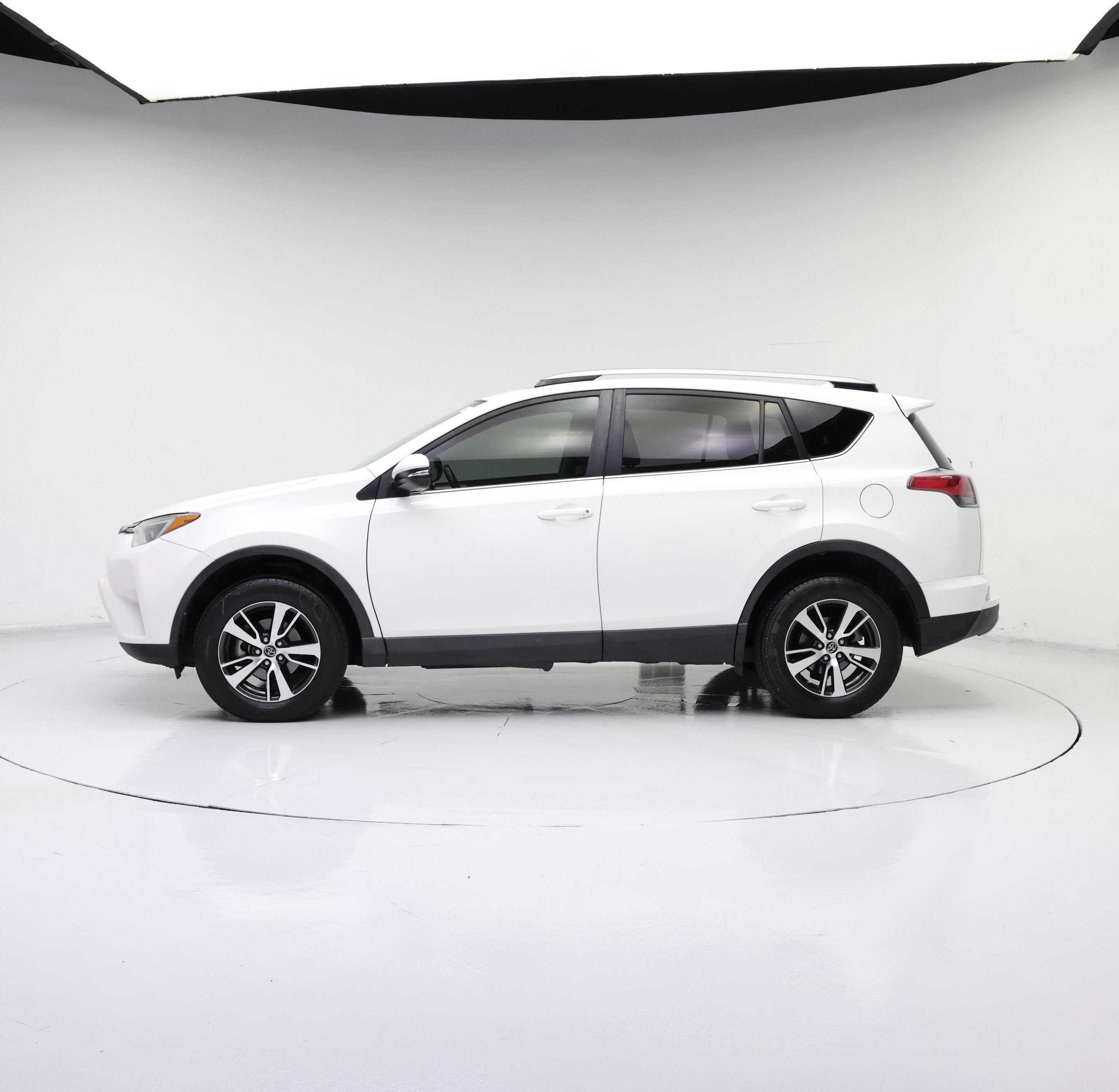 Thumbnail: 2017 Toyota RAV4 - 3