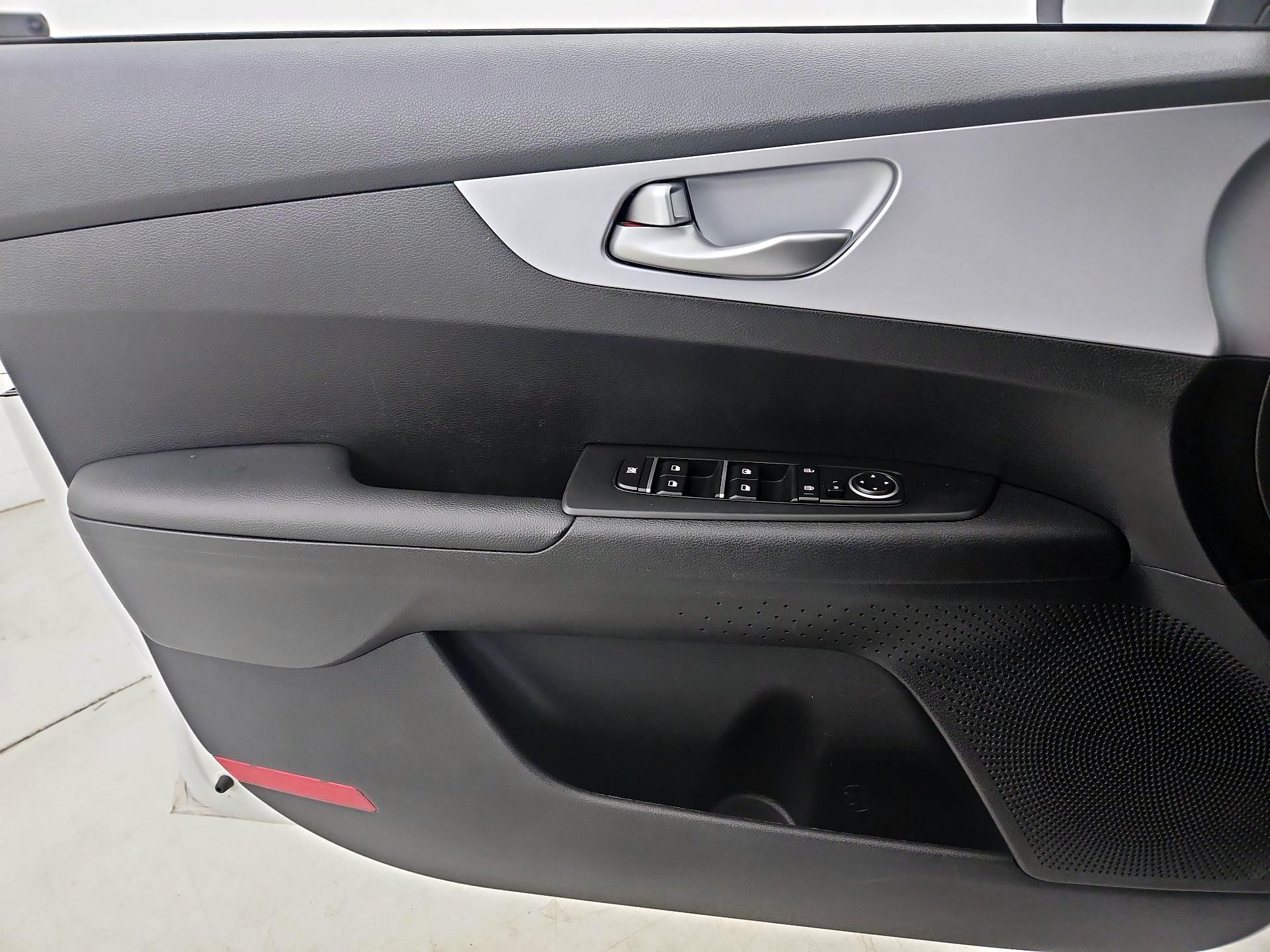 Thumbnail: 2024 Kia Forte - 12