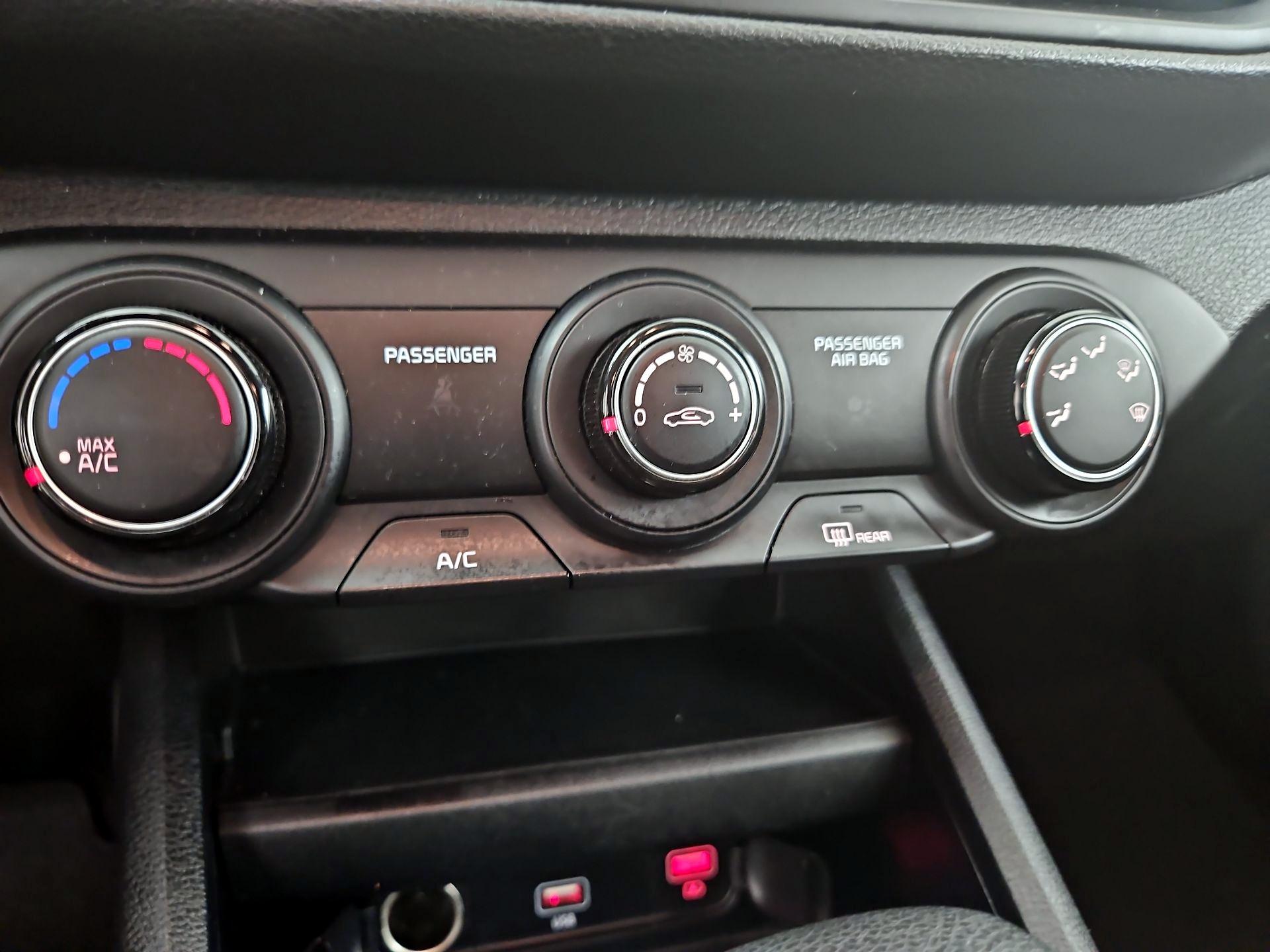 Thumbnail: 2024 Kia Forte - 16