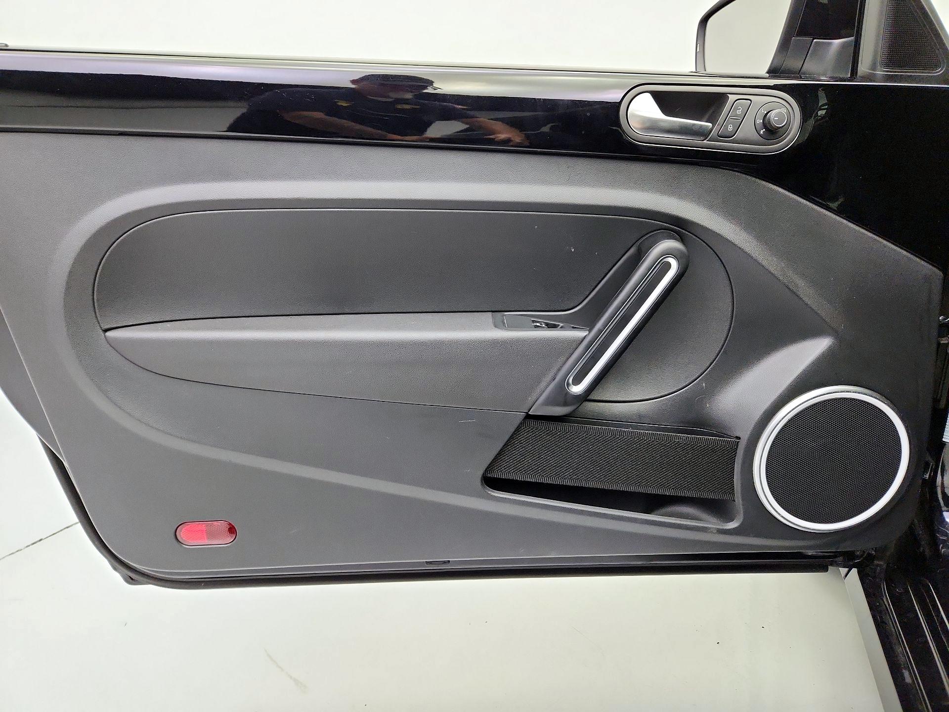 Thumbnail: 2018 Volkswagen Beetle - 12