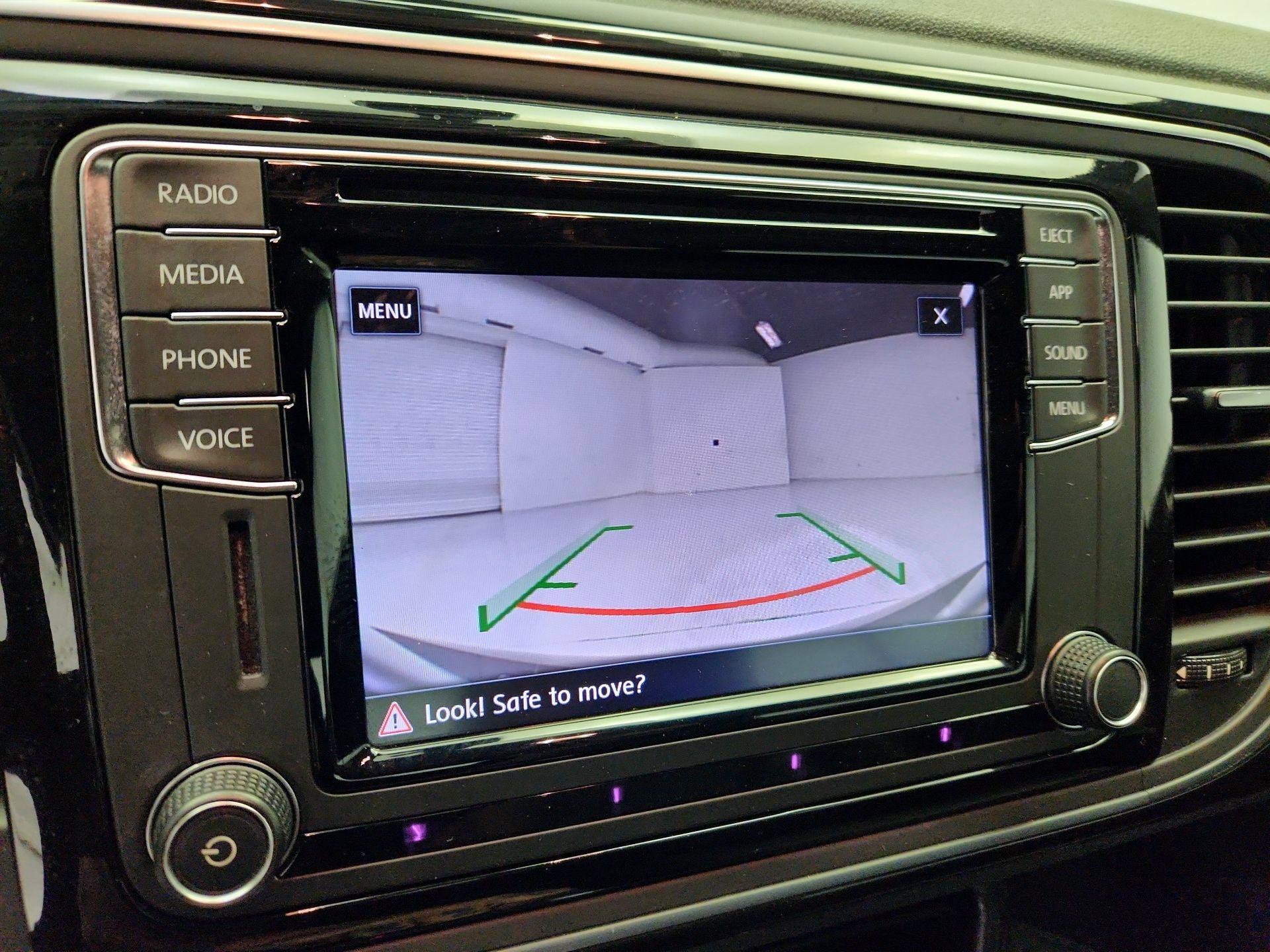 Thumbnail: 2018 Volkswagen Beetle - 14