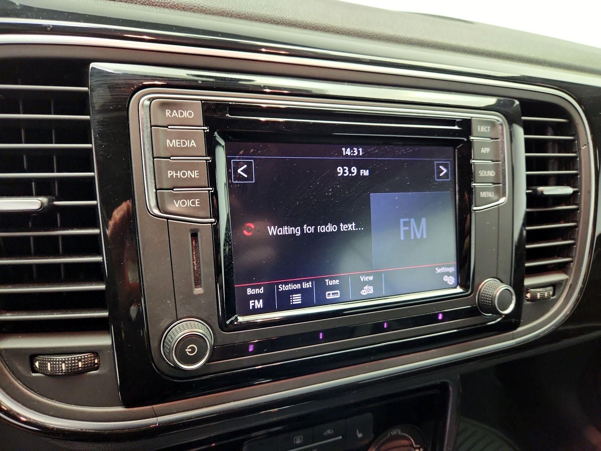 Thumbnail: 2018 Volkswagen Beetle - 15