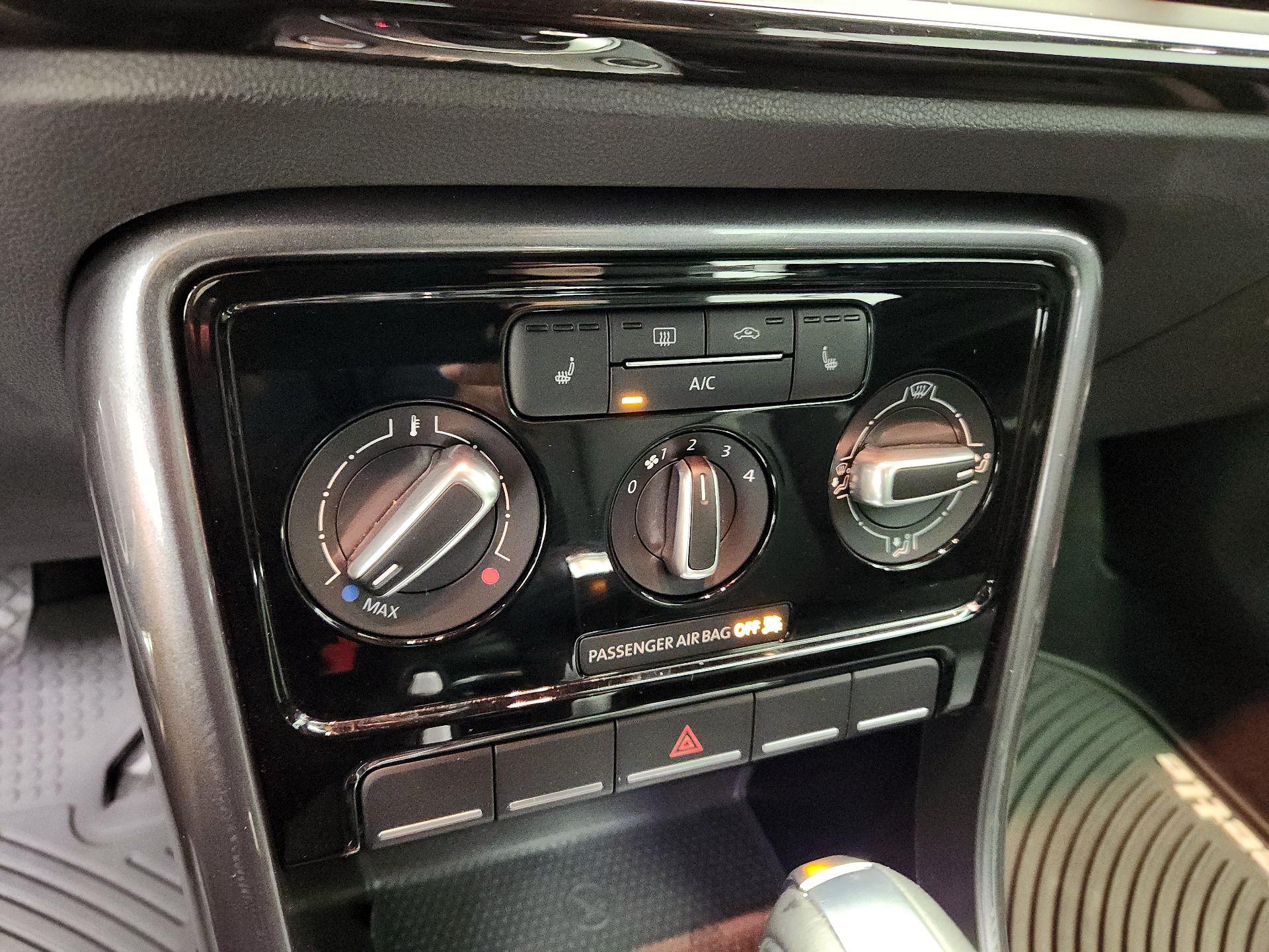 Thumbnail: 2018 Volkswagen Beetle - 16