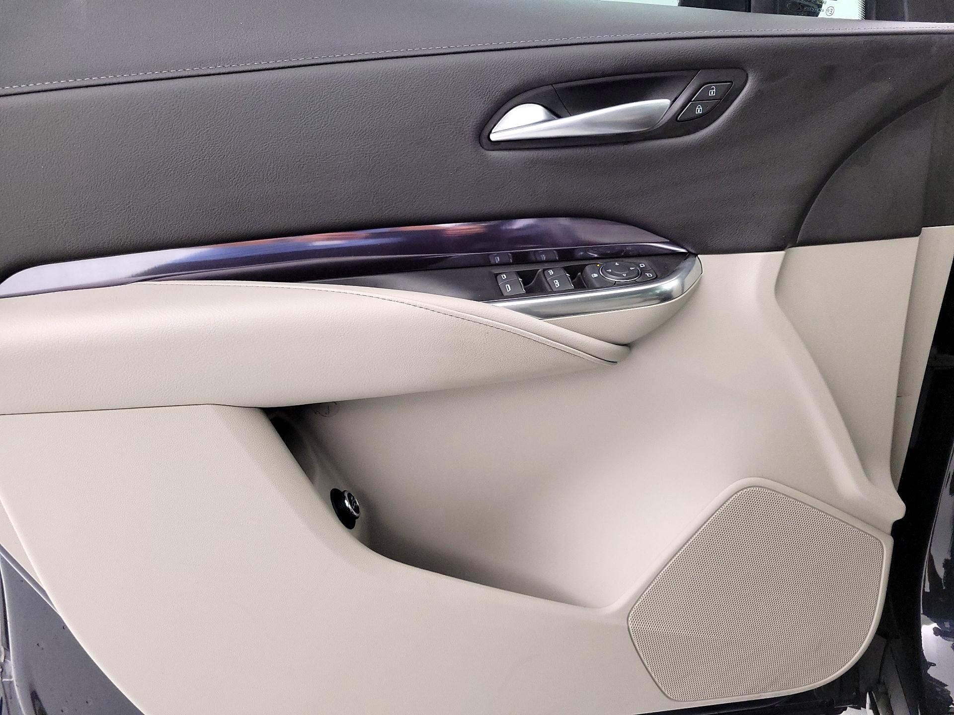 Thumbnail: 2023 Cadillac XT4 - 12