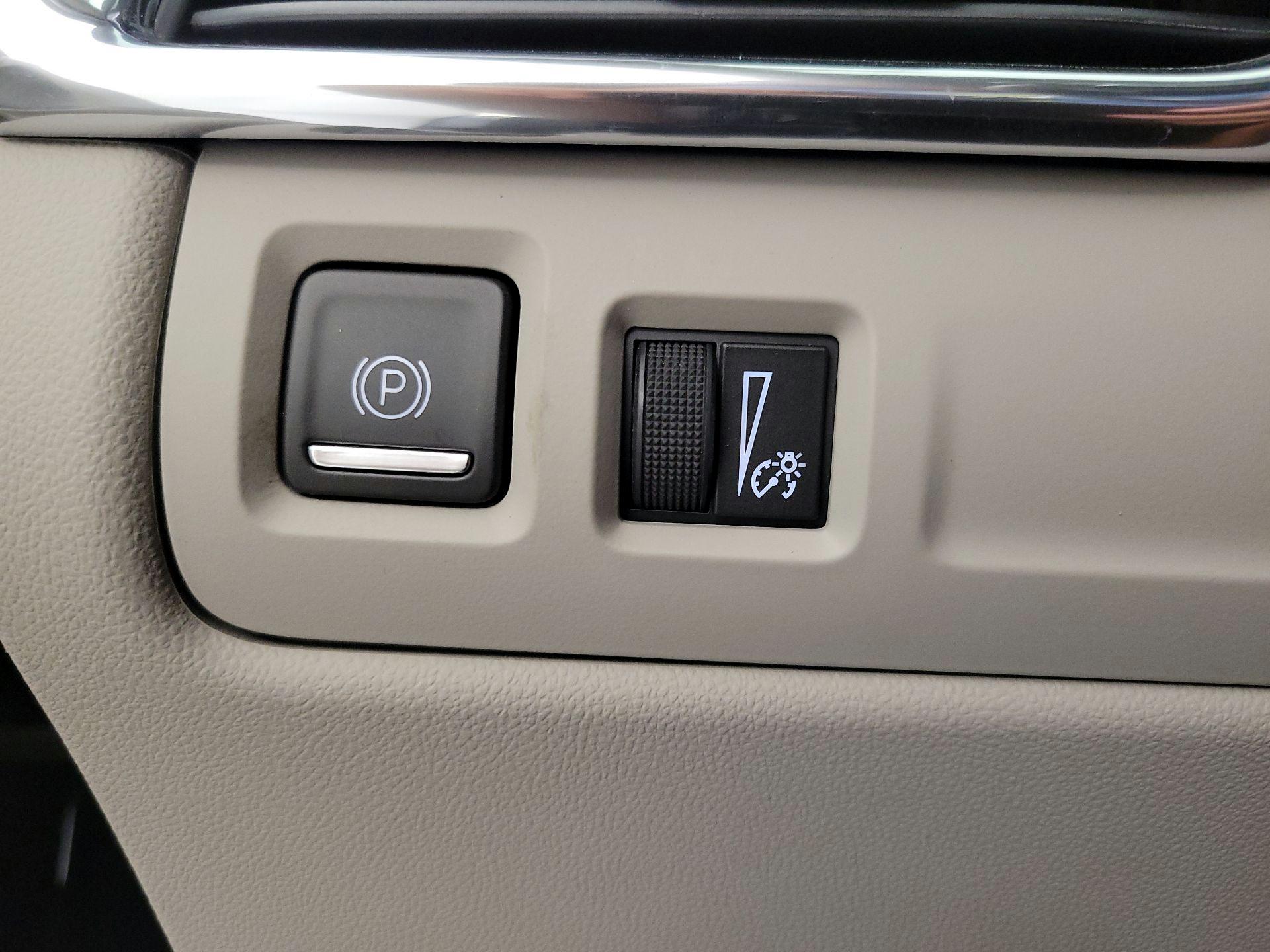 Thumbnail: 2023 Cadillac XT4 - 13