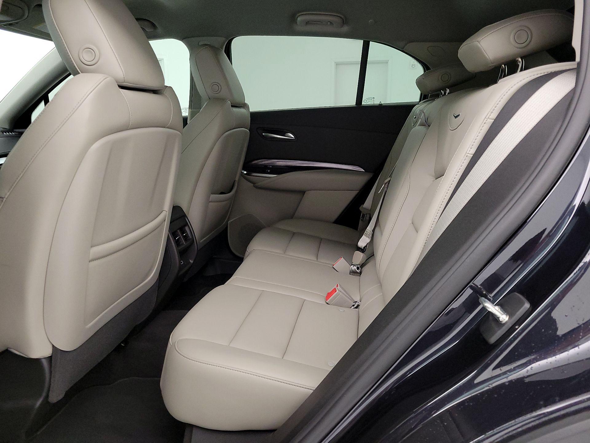 Thumbnail: 2023 Cadillac XT4 - 19