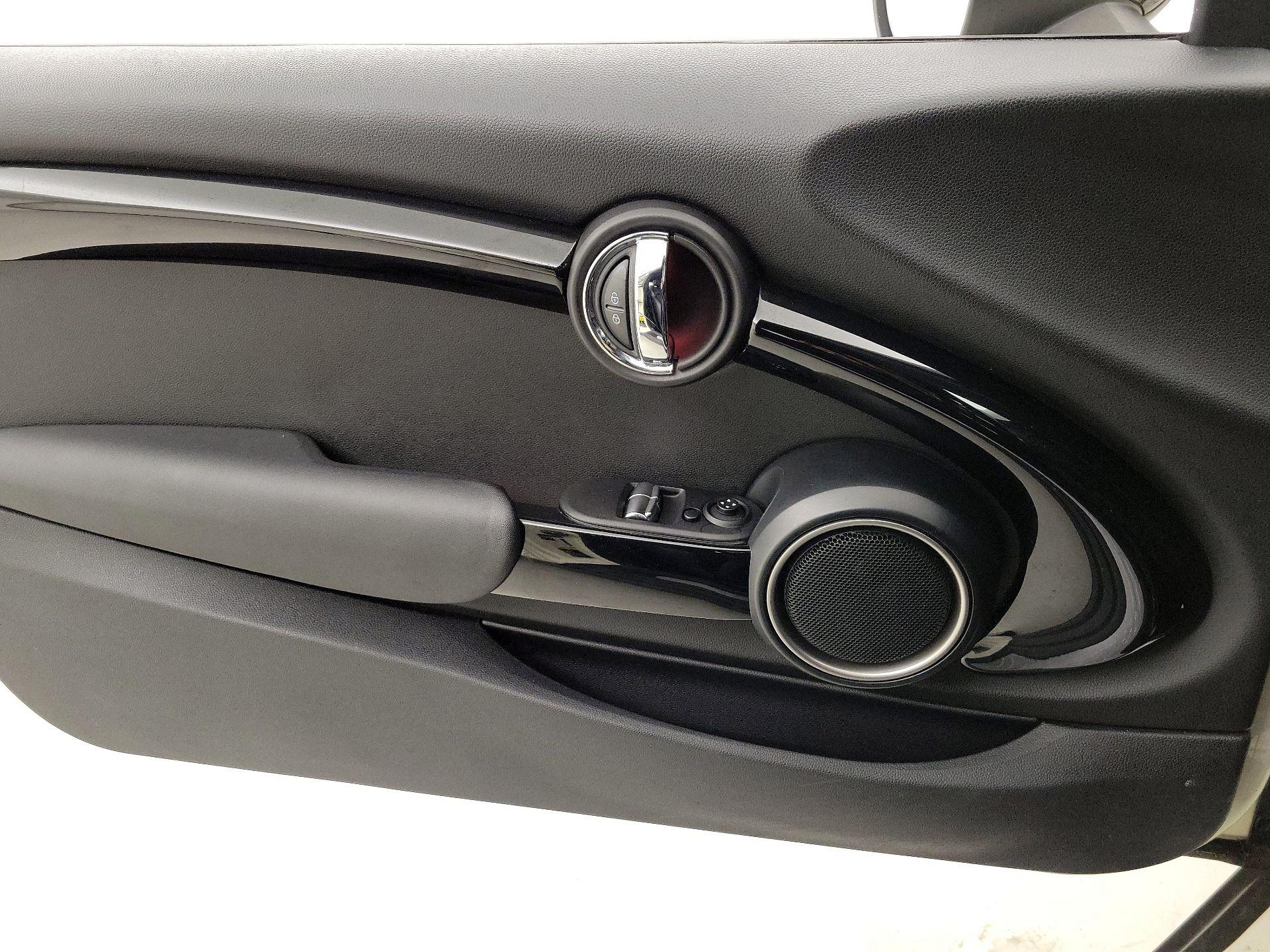 Thumbnail: 2015 MINI Cooper Hardtop - 12