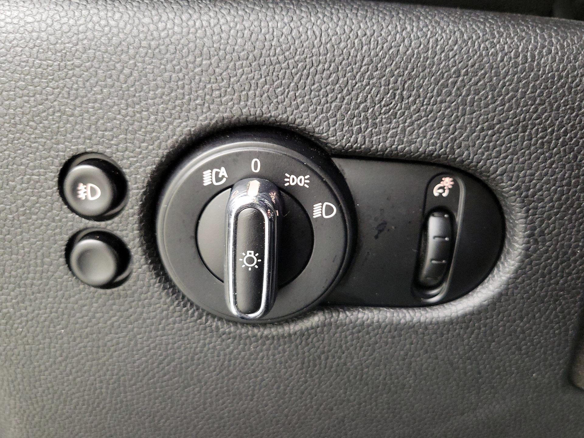 Thumbnail: 2015 MINI Cooper Hardtop - 13