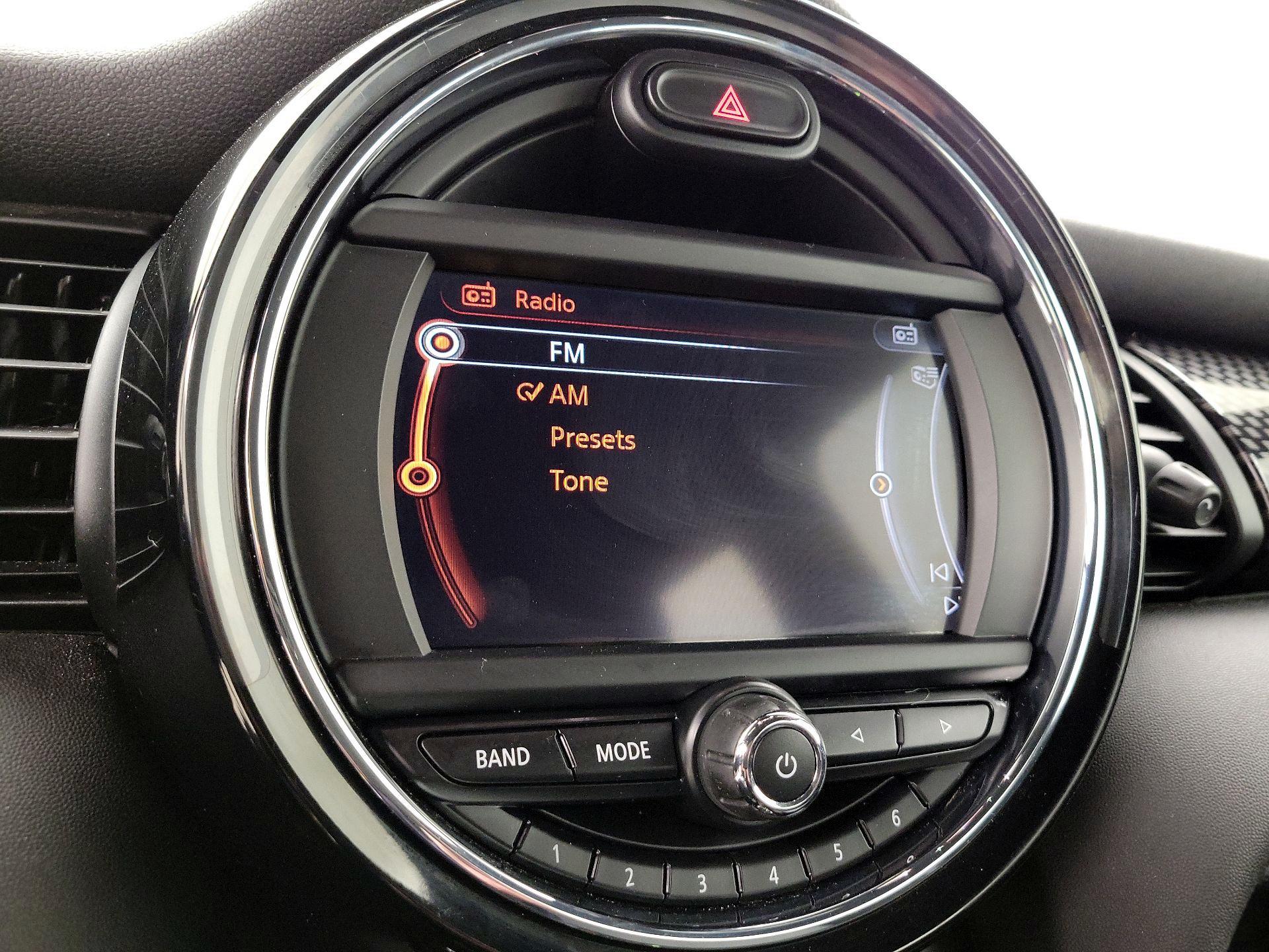 Thumbnail: 2015 MINI Cooper Hardtop - 14