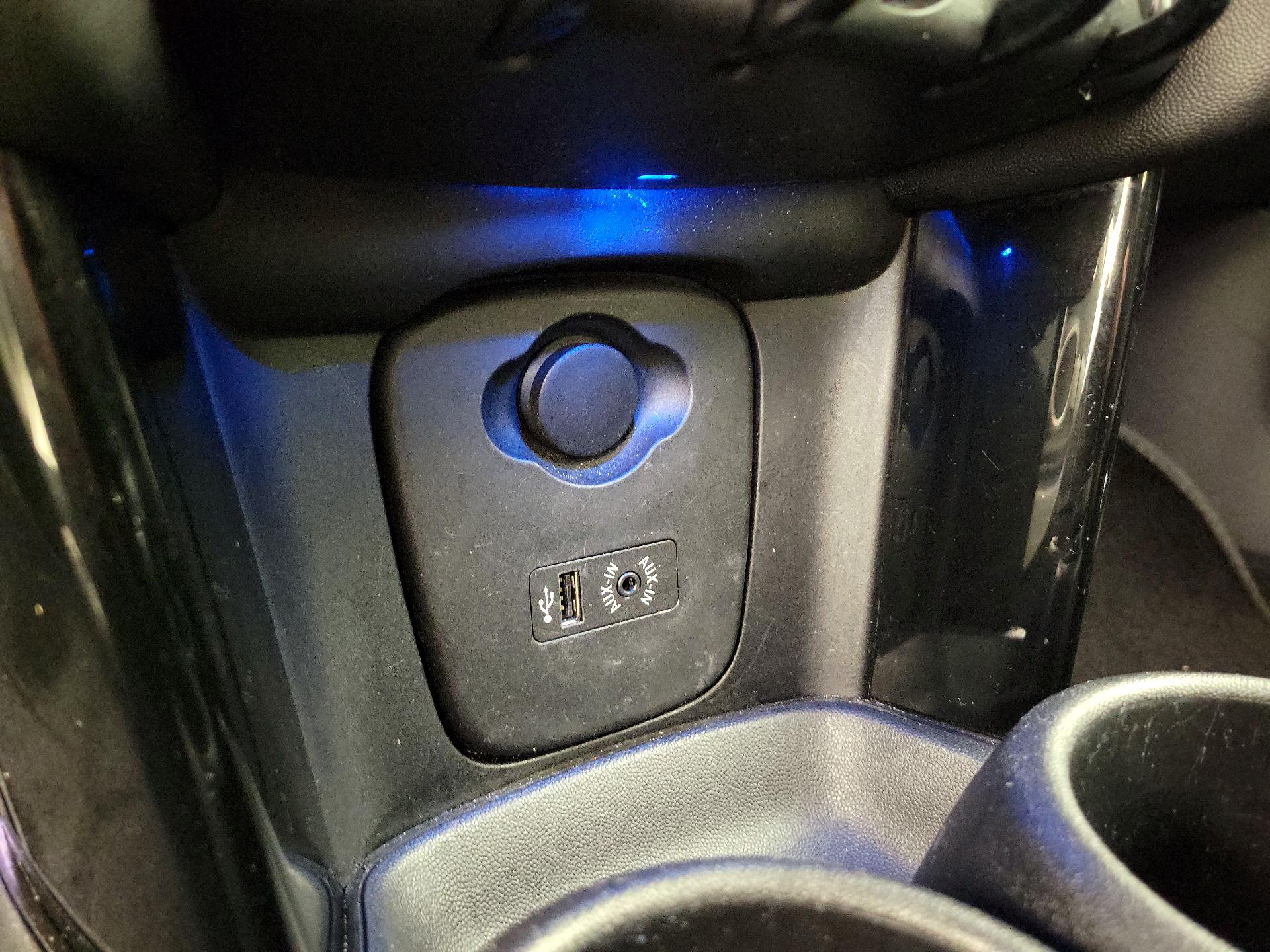 Thumbnail: 2015 MINI Cooper Hardtop - 17