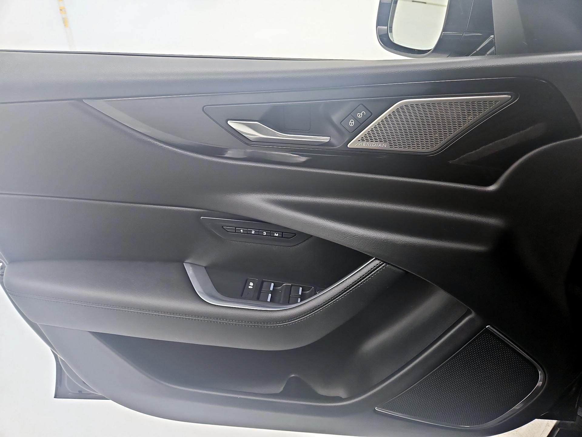 Thumbnail: 2020 Jaguar XE - 12