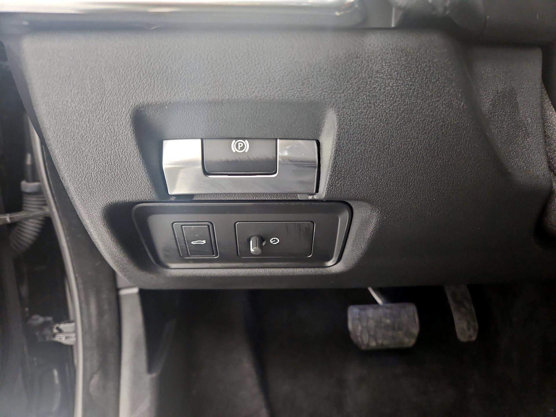 Thumbnail: 2020 Jaguar XE - 13