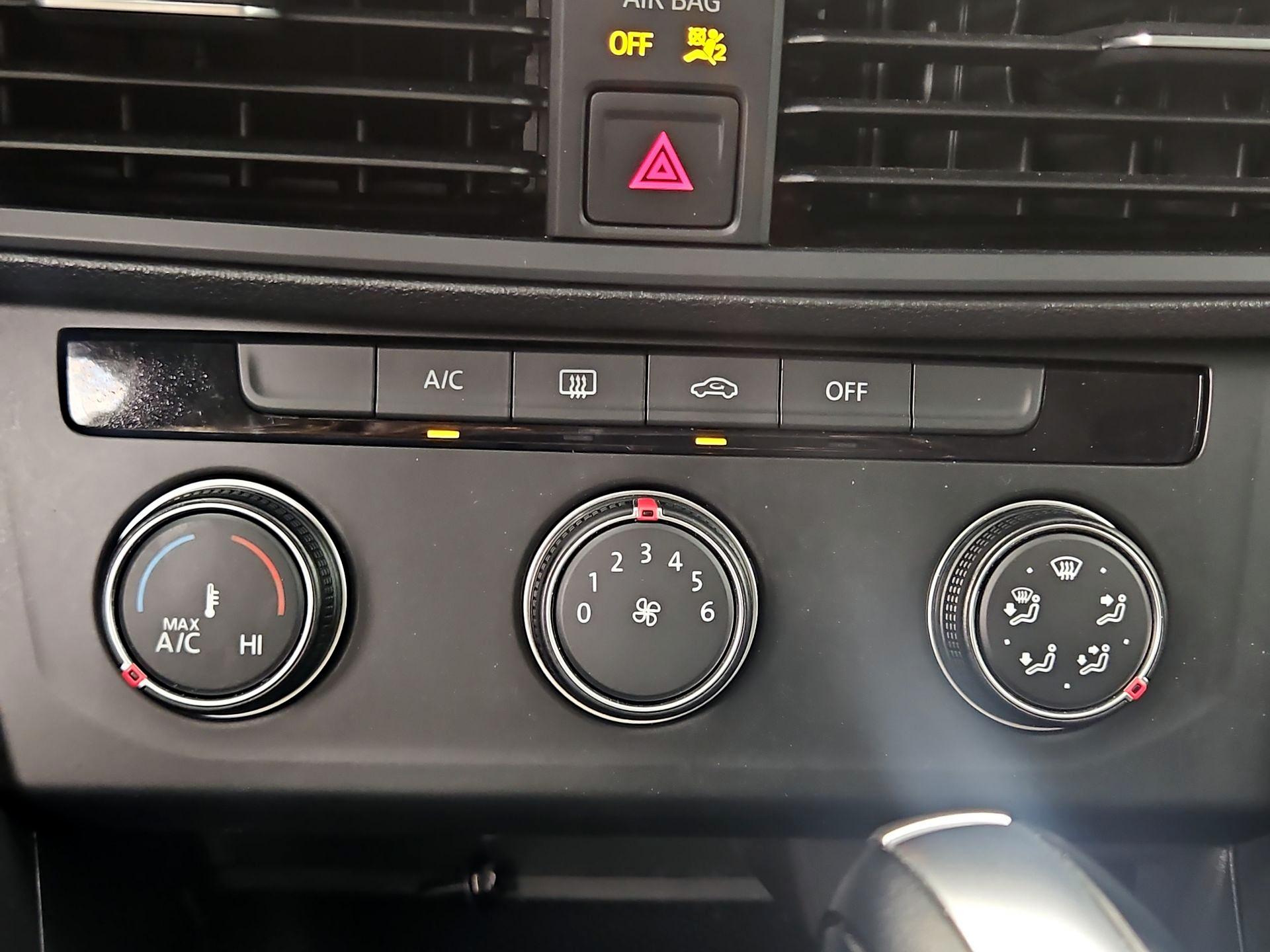 Thumbnail: 2021 Volkswagen Jetta - 16